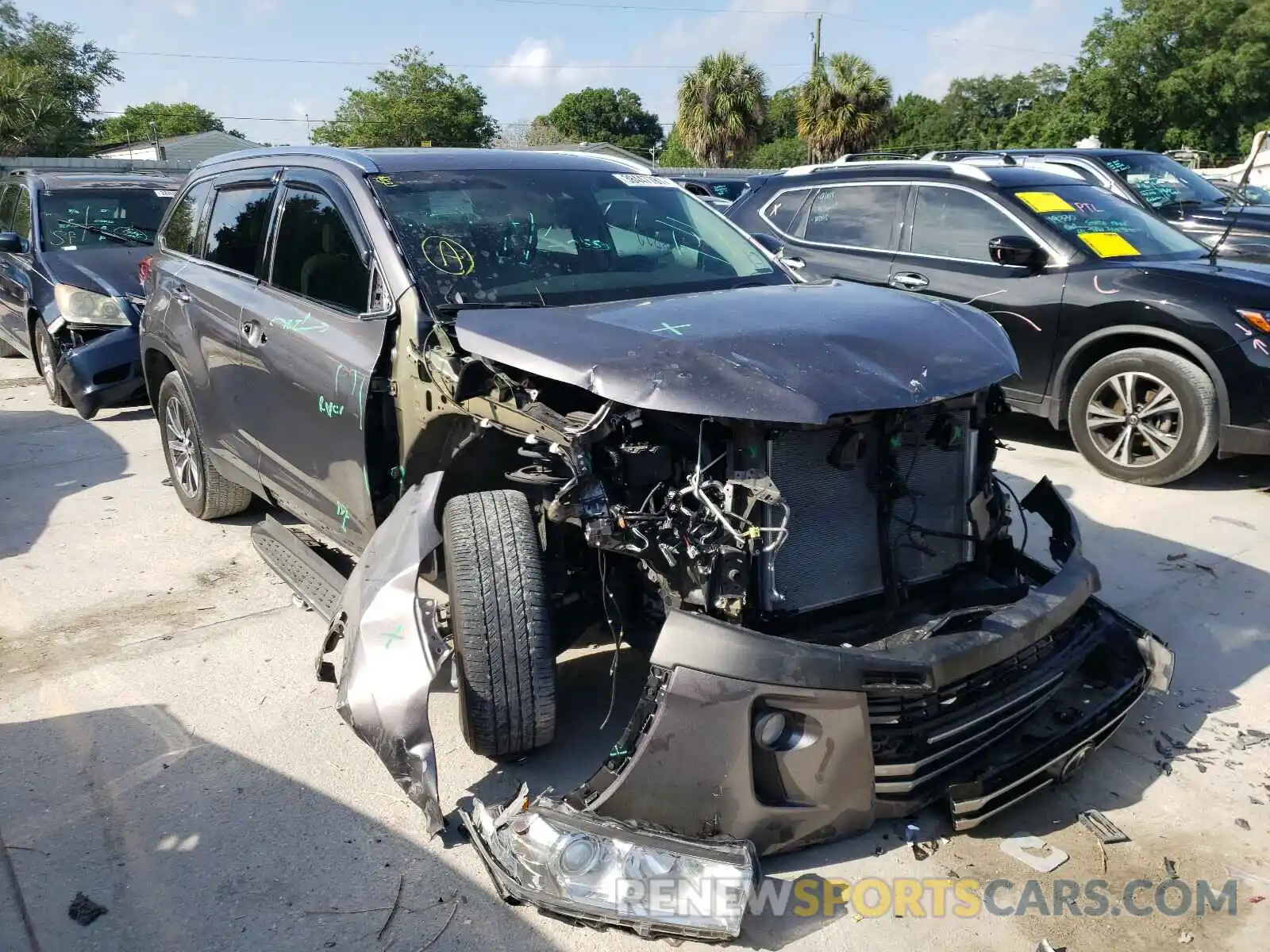 1 Photograph of a damaged car 5TDKZRFH5KS310192 TOYOTA HIGHLANDER 2019
