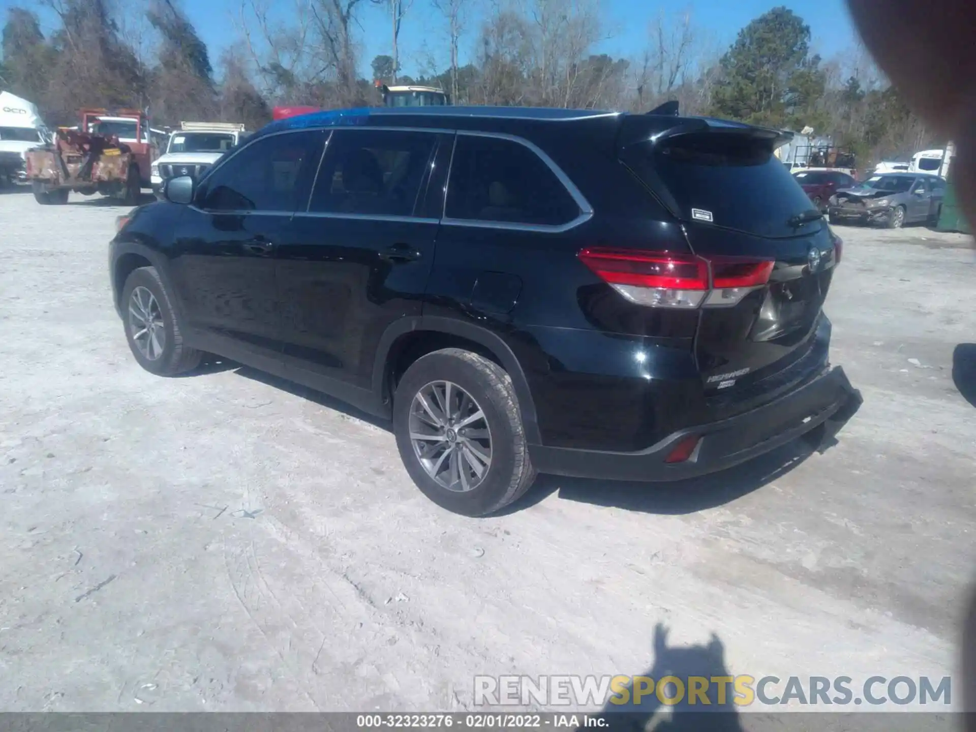 3 Photograph of a damaged car 5TDKZRFH5KS311617 TOYOTA HIGHLANDER 2019