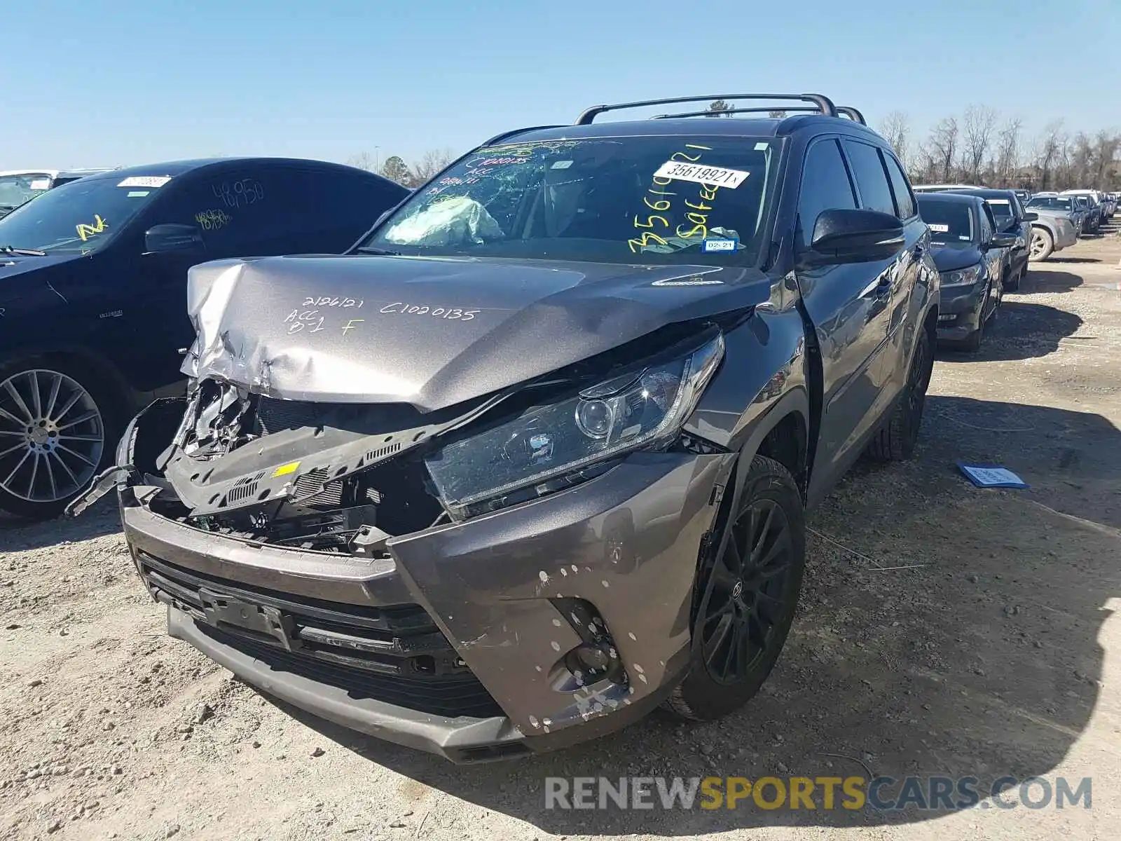 2 Photograph of a damaged car 5TDKZRFH5KS314050 TOYOTA HIGHLANDER 2019