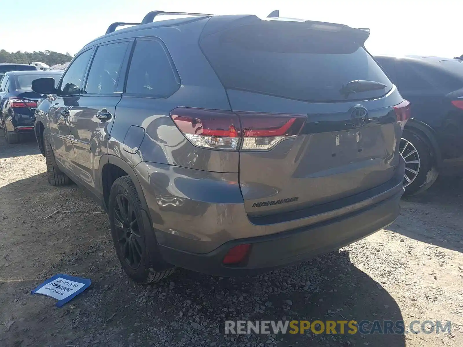 3 Photograph of a damaged car 5TDKZRFH5KS314050 TOYOTA HIGHLANDER 2019