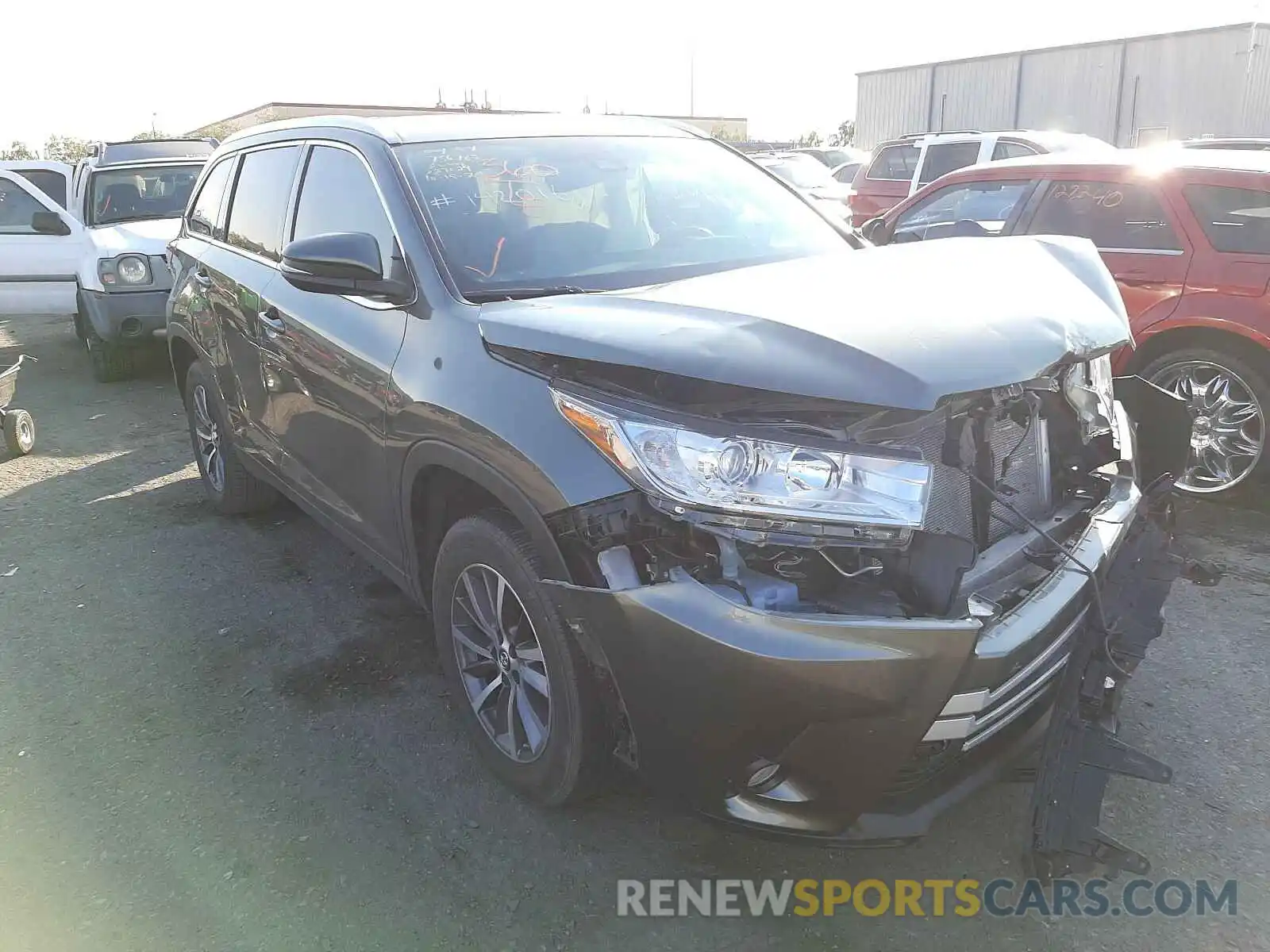 1 Photograph of a damaged car 5TDKZRFH5KS314243 TOYOTA HIGHLANDER 2019