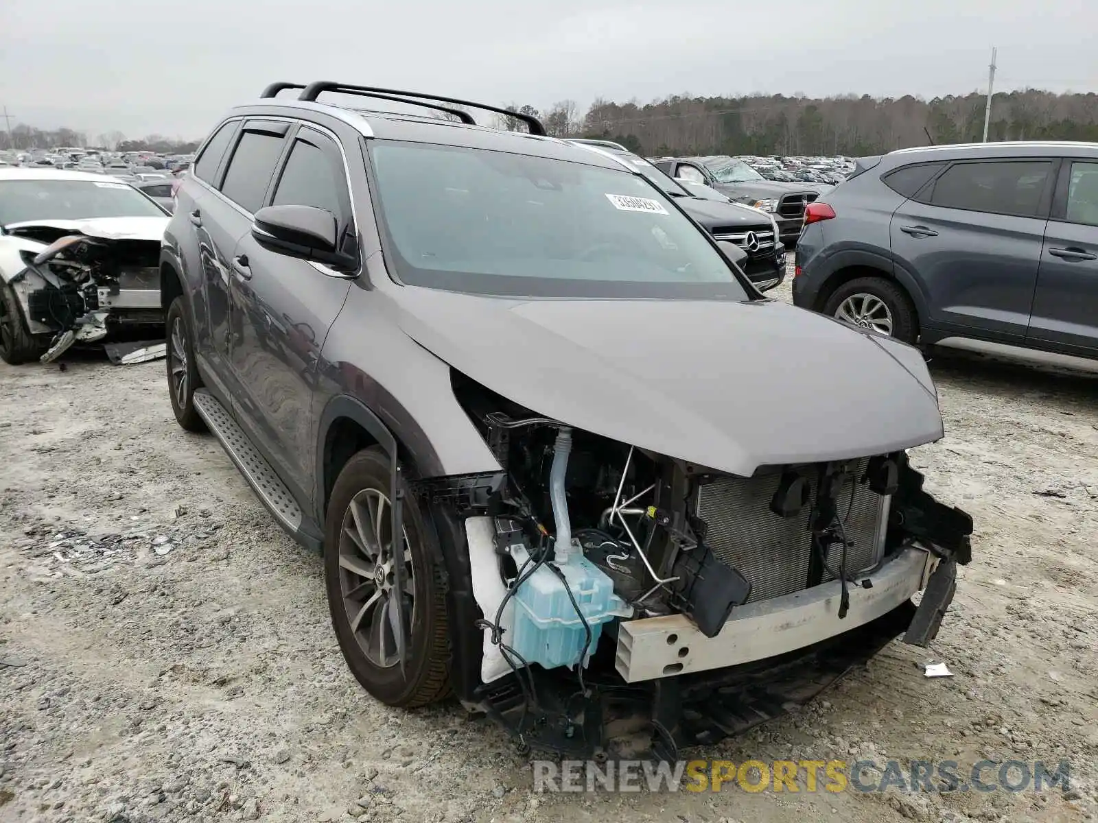 1 Photograph of a damaged car 5TDKZRFH5KS315294 TOYOTA HIGHLANDER 2019