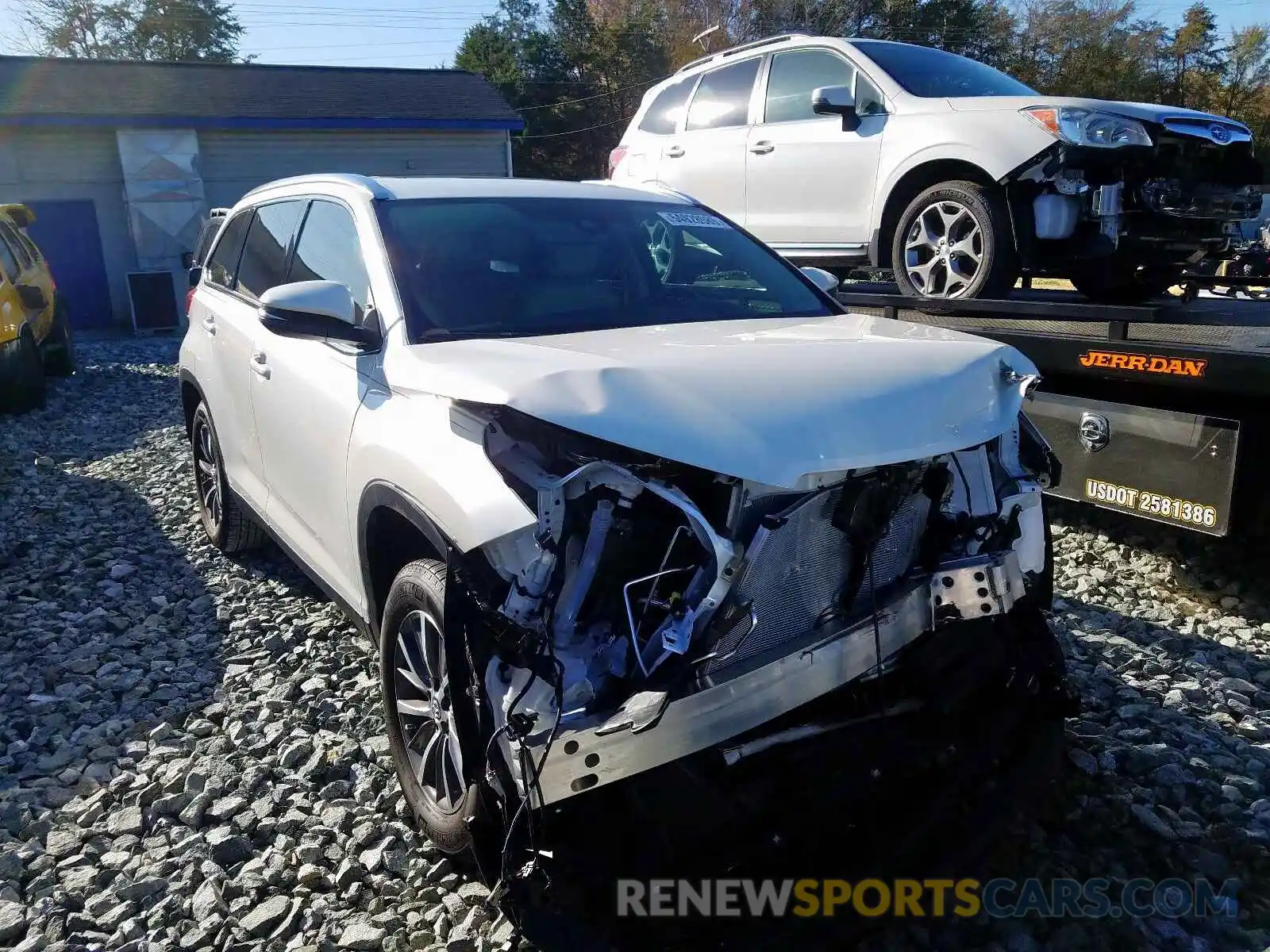 2 Photograph of a damaged car 5TDKZRFH5KS317806 TOYOTA HIGHLANDER 2019