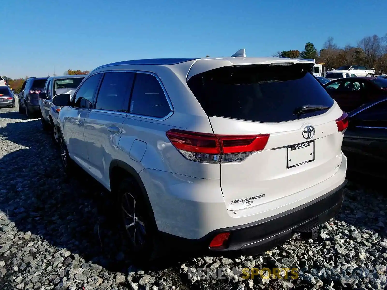 3 Photograph of a damaged car 5TDKZRFH5KS317806 TOYOTA HIGHLANDER 2019