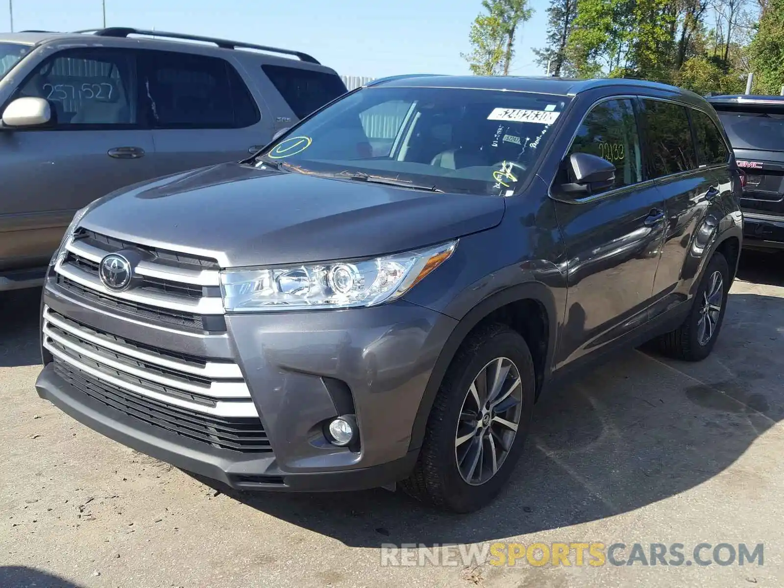 2 Photograph of a damaged car 5TDKZRFH5KS331432 TOYOTA HIGHLANDER 2019