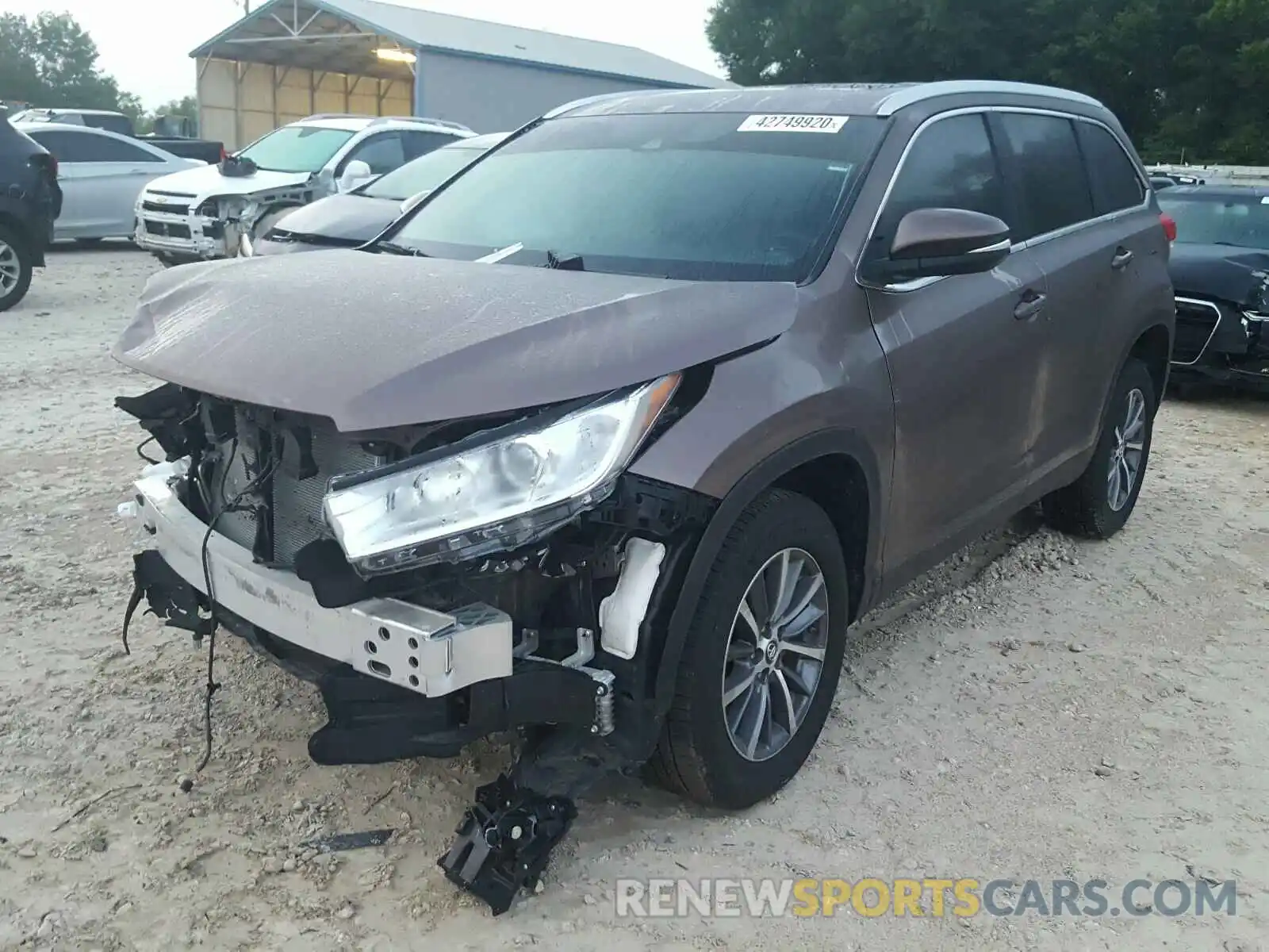 2 Photograph of a damaged car 5TDKZRFH5KS337134 TOYOTA HIGHLANDER 2019