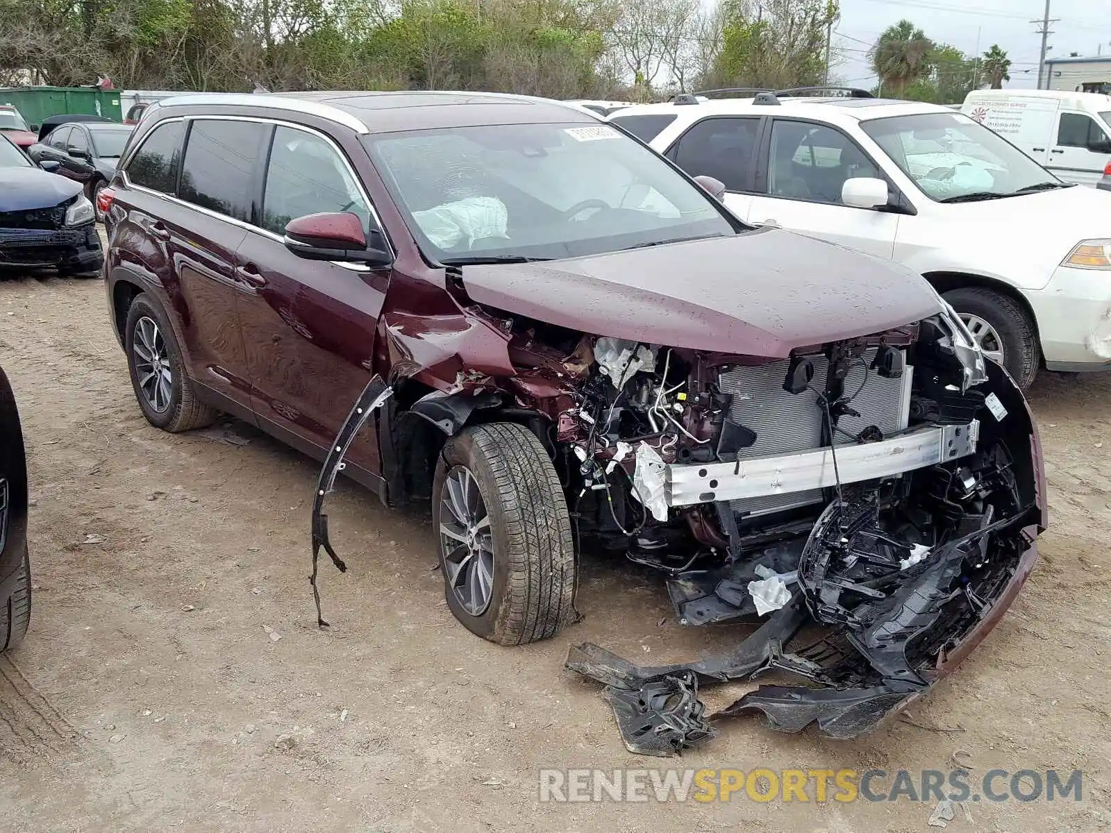 1 Photograph of a damaged car 5TDKZRFH5KS338784 TOYOTA HIGHLANDER 2019