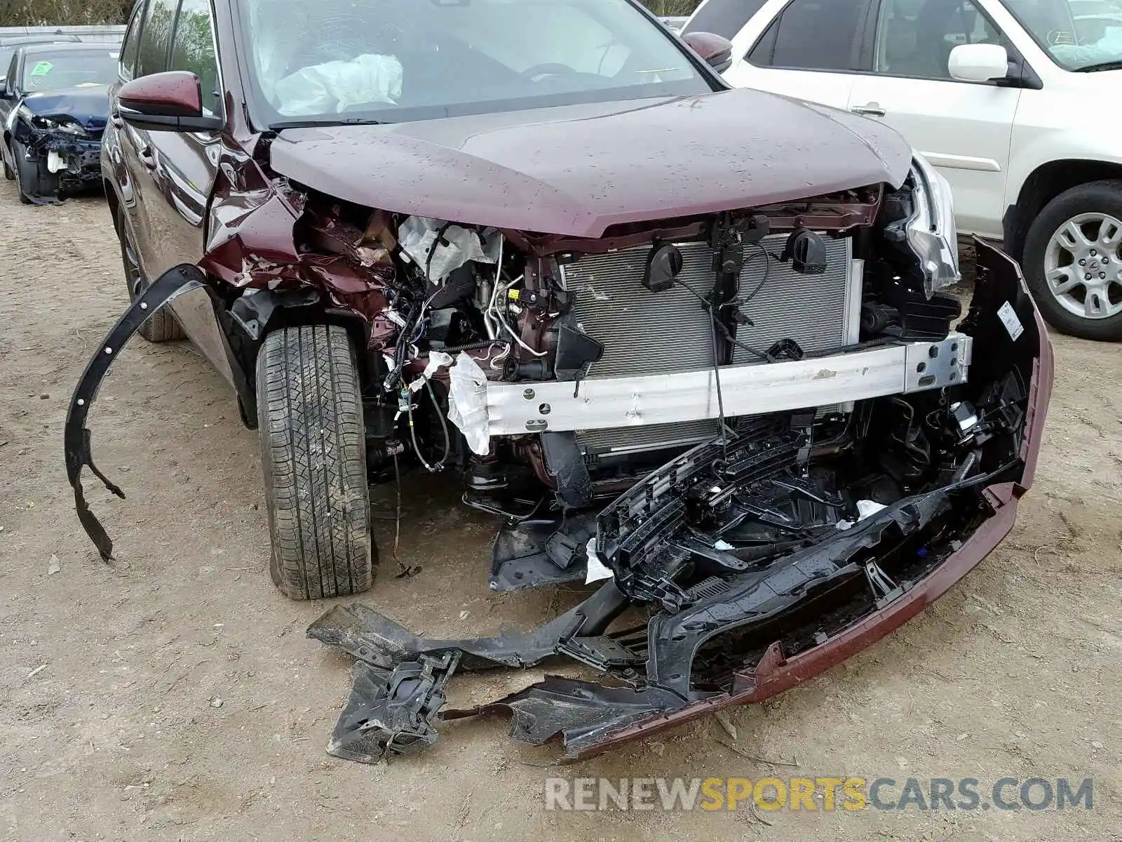 9 Photograph of a damaged car 5TDKZRFH5KS338784 TOYOTA HIGHLANDER 2019