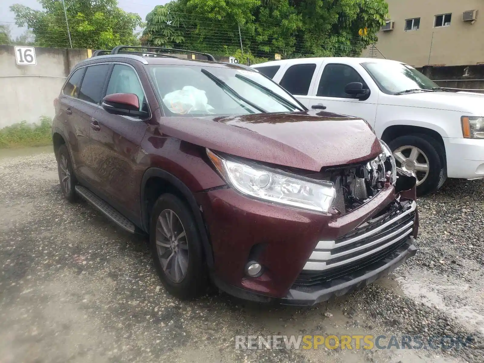 1 Photograph of a damaged car 5TDKZRFH5KS340471 TOYOTA HIGHLANDER 2019