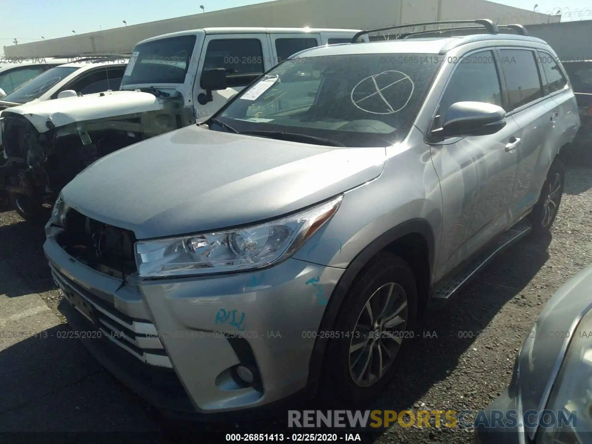 2 Photograph of a damaged car 5TDKZRFH5KS344505 TOYOTA HIGHLANDER 2019