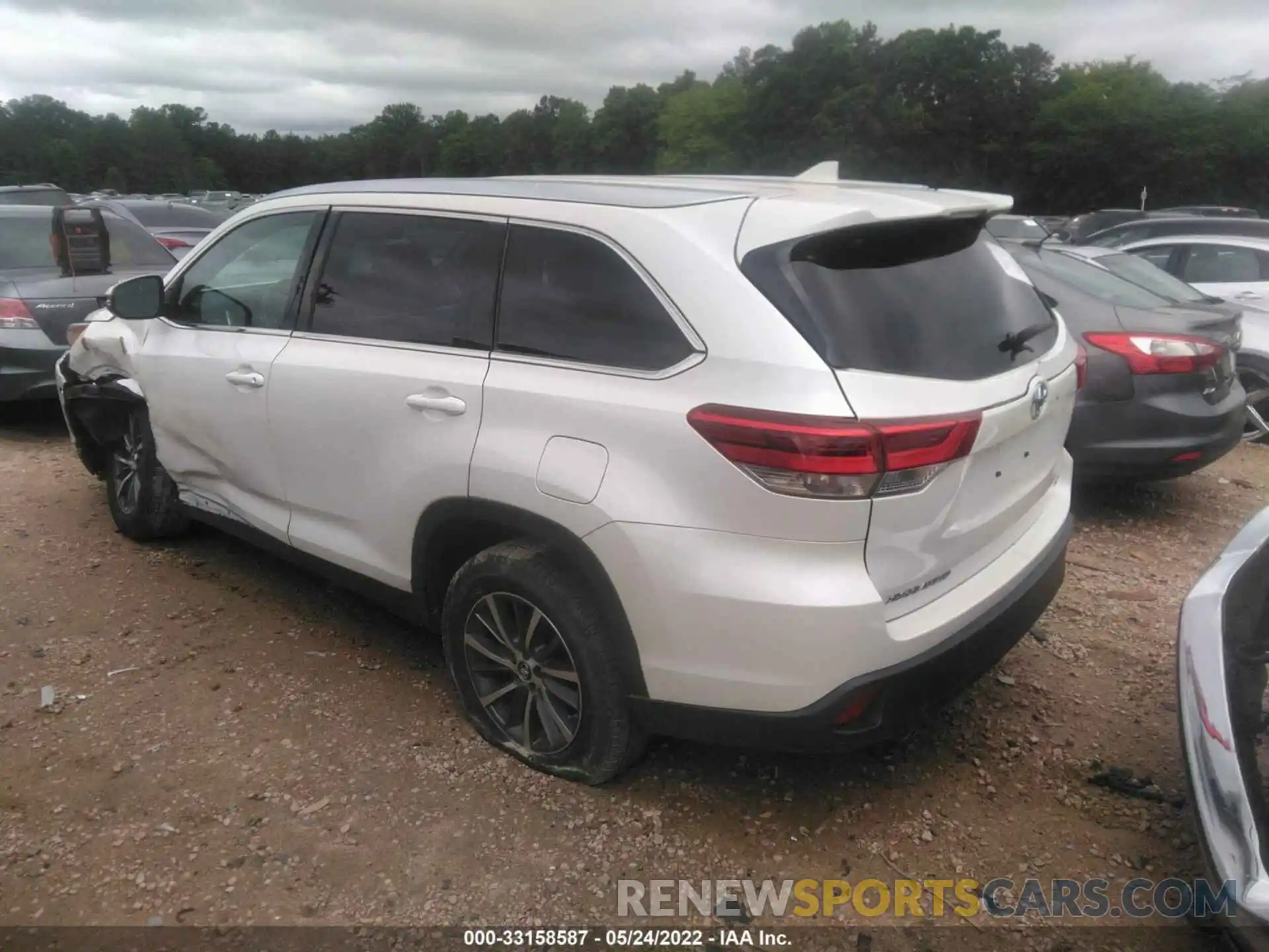 3 Photograph of a damaged car 5TDKZRFH5KS346447 TOYOTA HIGHLANDER 2019