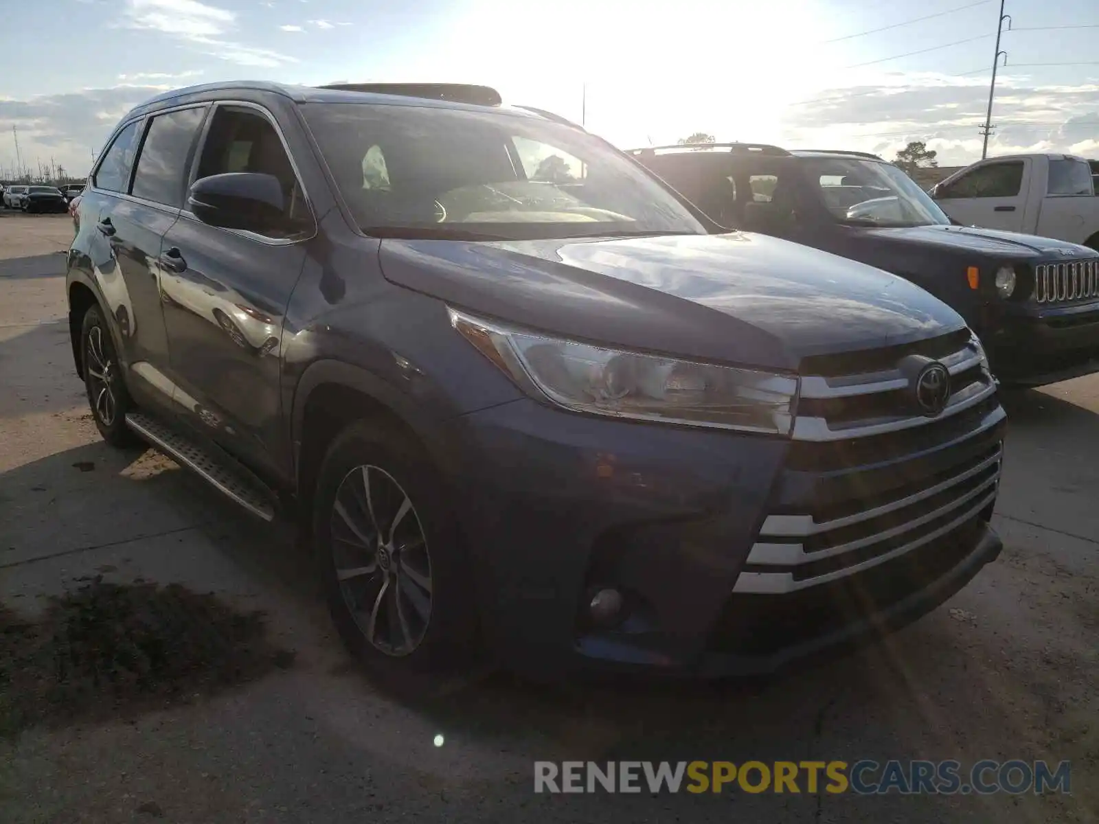 1 Photograph of a damaged car 5TDKZRFH5KS348795 TOYOTA HIGHLANDER 2019