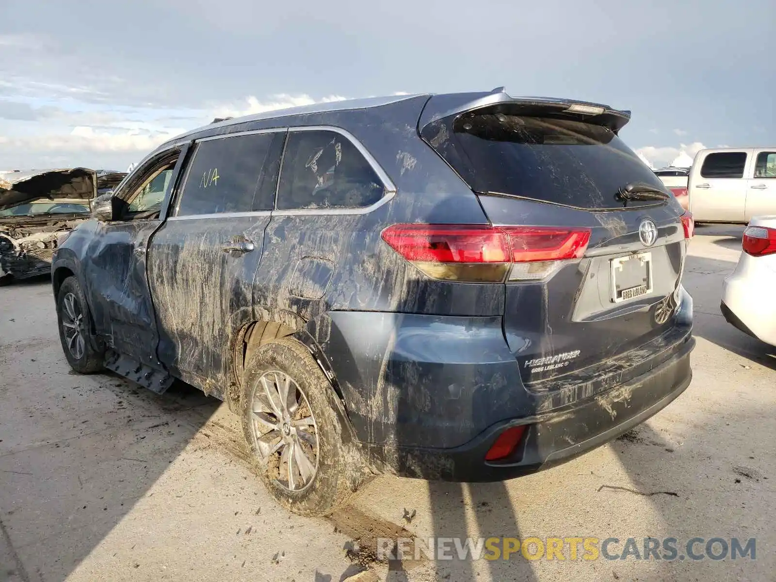 3 Фотография поврежденного автомобиля 5TDKZRFH5KS348795 TOYOTA HIGHLANDER 2019