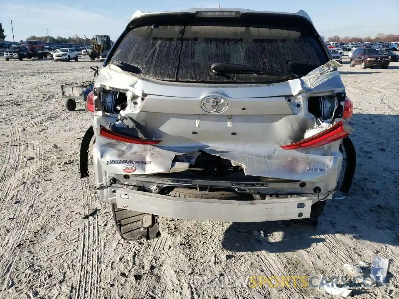 9 Photograph of a damaged car 5TDKZRFH5KS363653 TOYOTA HIGHLANDER 2019