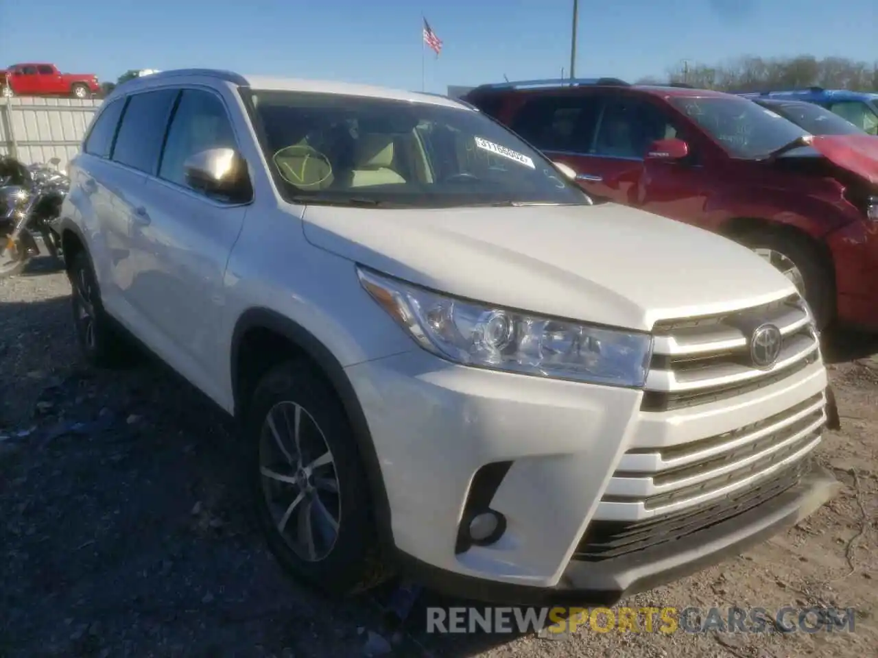 1 Photograph of a damaged car 5TDKZRFH5KS551105 TOYOTA HIGHLANDER 2019