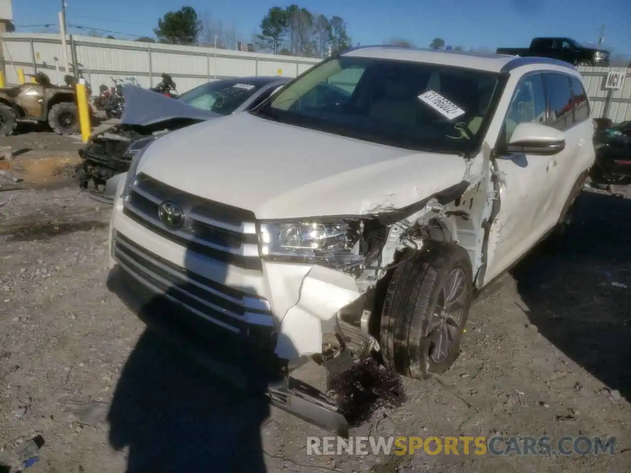 2 Photograph of a damaged car 5TDKZRFH5KS551105 TOYOTA HIGHLANDER 2019