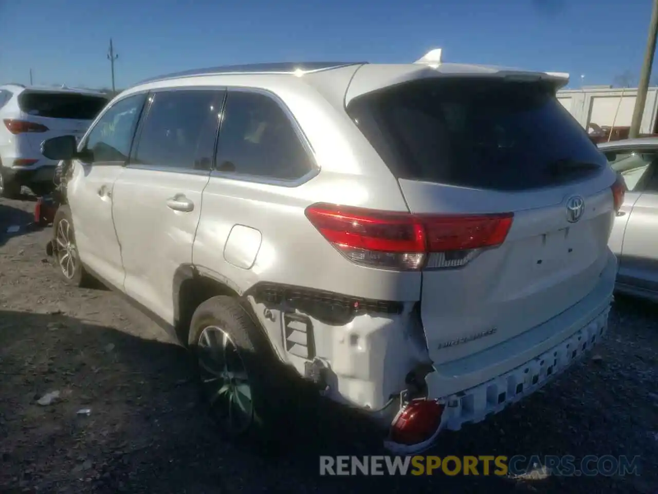 3 Photograph of a damaged car 5TDKZRFH5KS551105 TOYOTA HIGHLANDER 2019