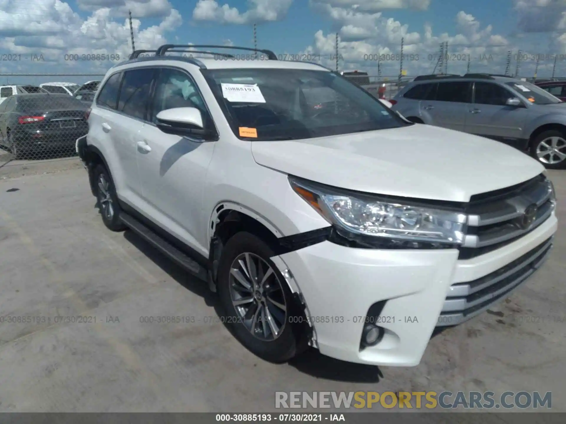 1 Photograph of a damaged car 5TDKZRFH5KS553064 TOYOTA HIGHLANDER 2019