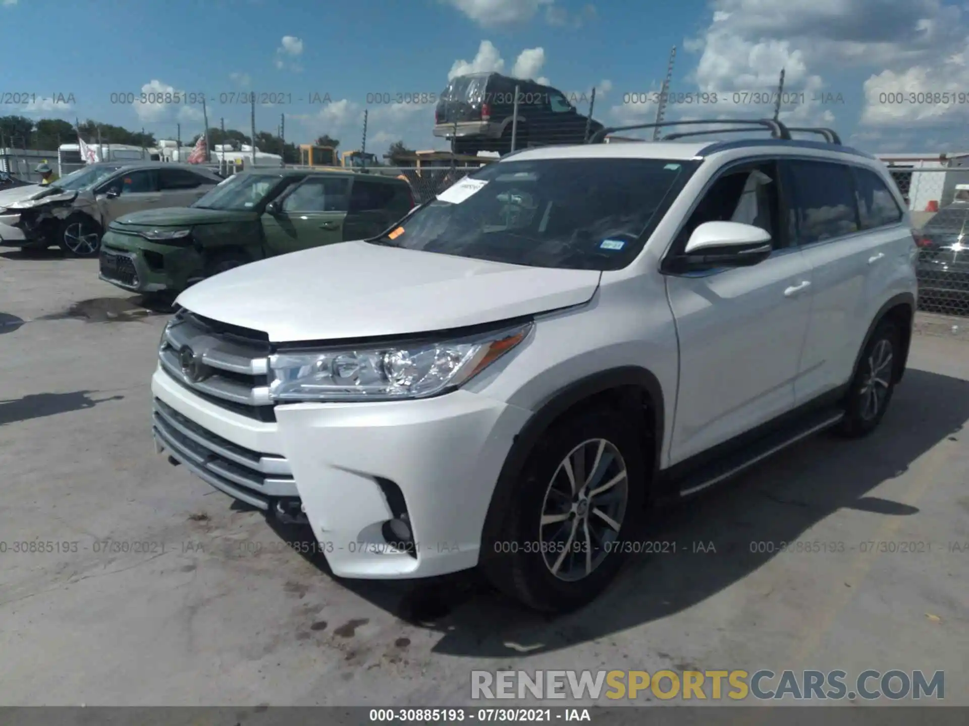 2 Photograph of a damaged car 5TDKZRFH5KS553064 TOYOTA HIGHLANDER 2019