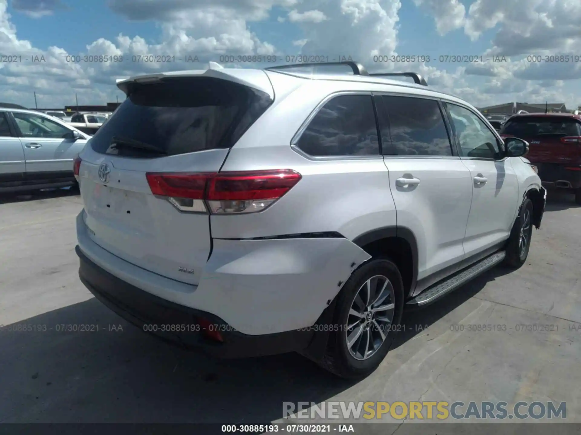 4 Photograph of a damaged car 5TDKZRFH5KS553064 TOYOTA HIGHLANDER 2019