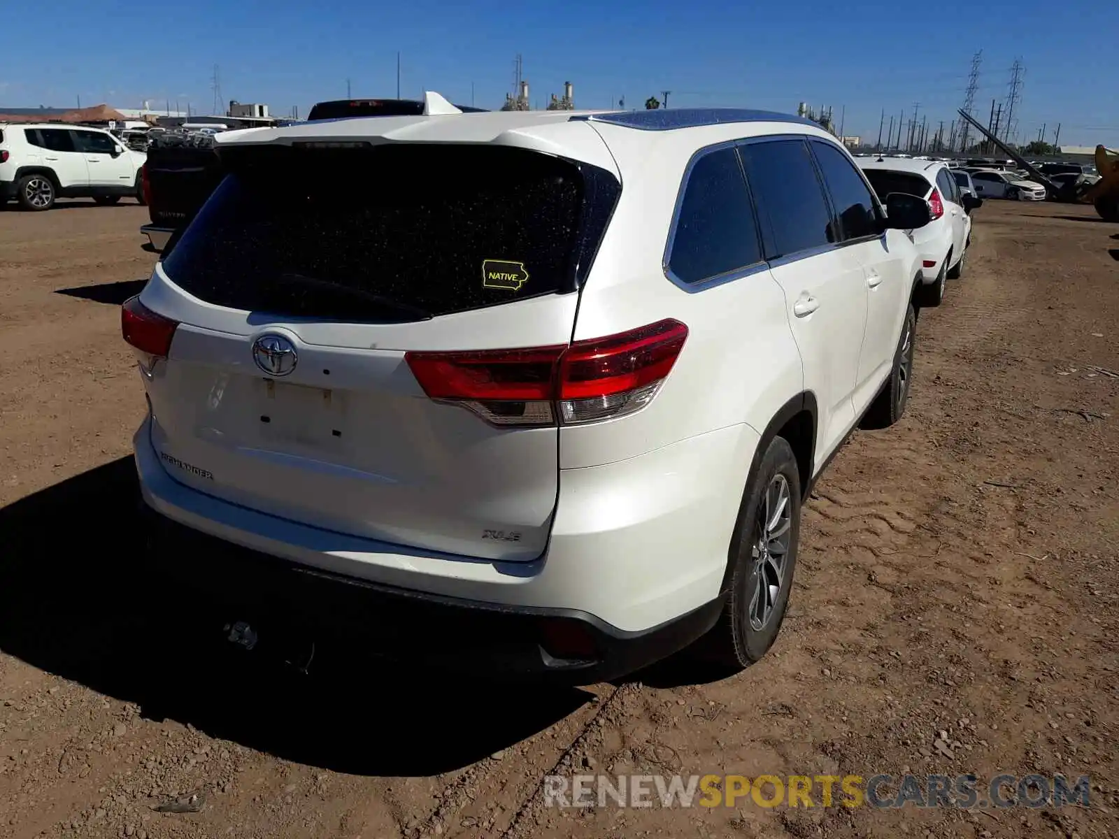 4 Photograph of a damaged car 5TDKZRFH5KS554392 TOYOTA HIGHLANDER 2019