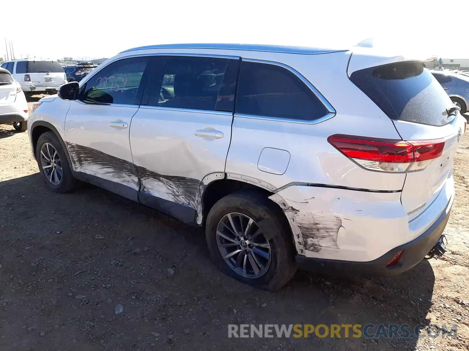 9 Photograph of a damaged car 5TDKZRFH5KS554392 TOYOTA HIGHLANDER 2019