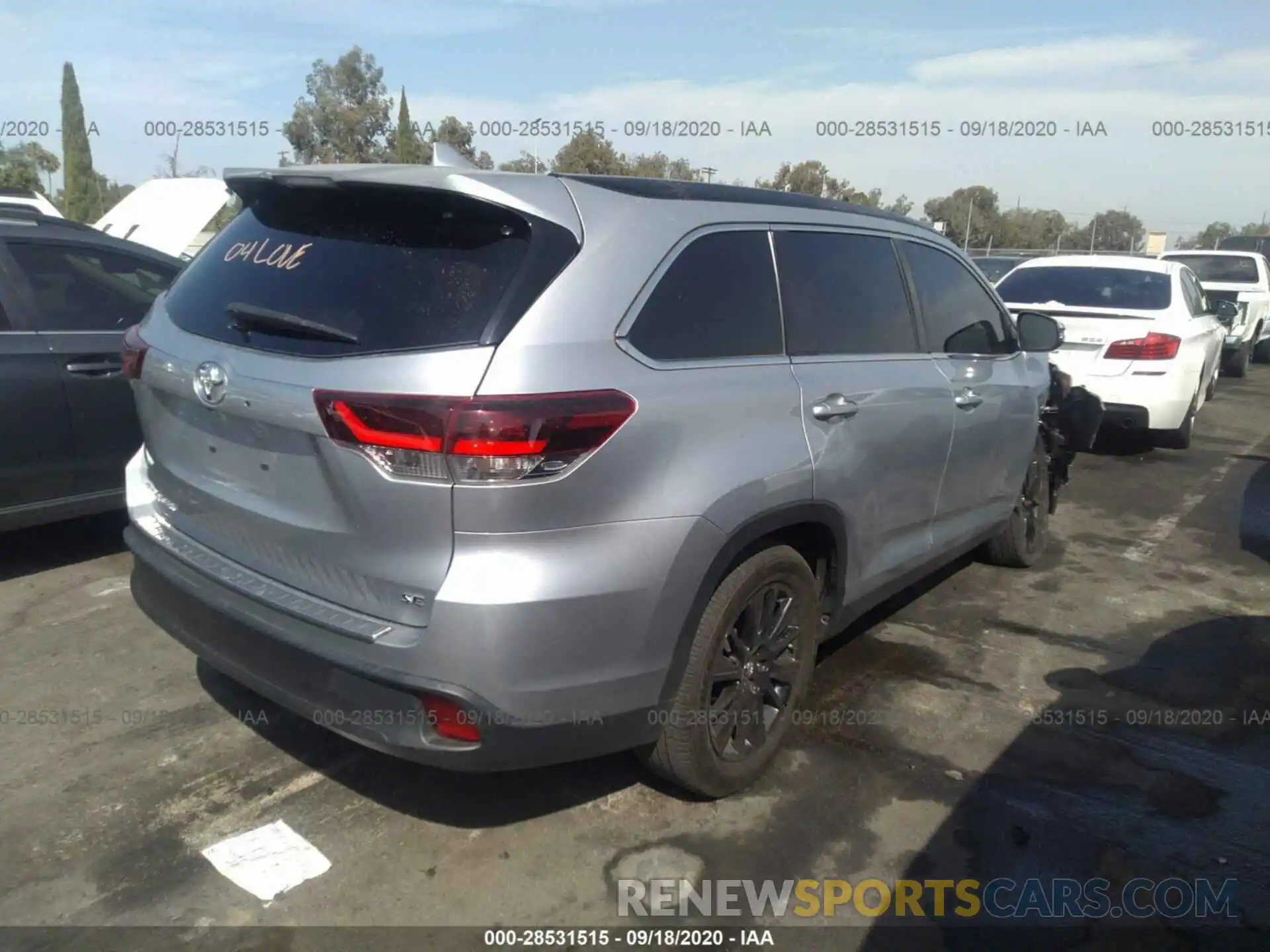 4 Photograph of a damaged car 5TDKZRFH5KS554604 TOYOTA HIGHLANDER 2019