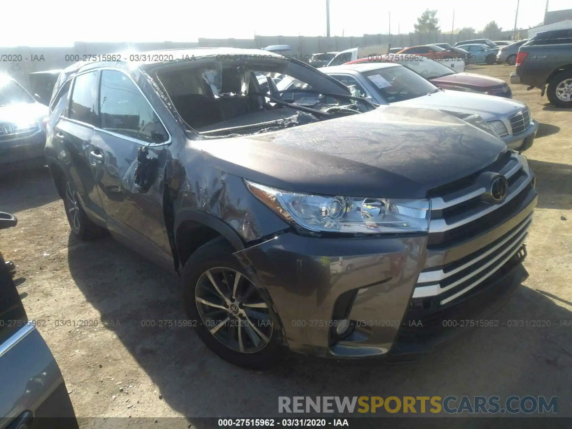 1 Photograph of a damaged car 5TDKZRFH5KS555378 TOYOTA HIGHLANDER 2019