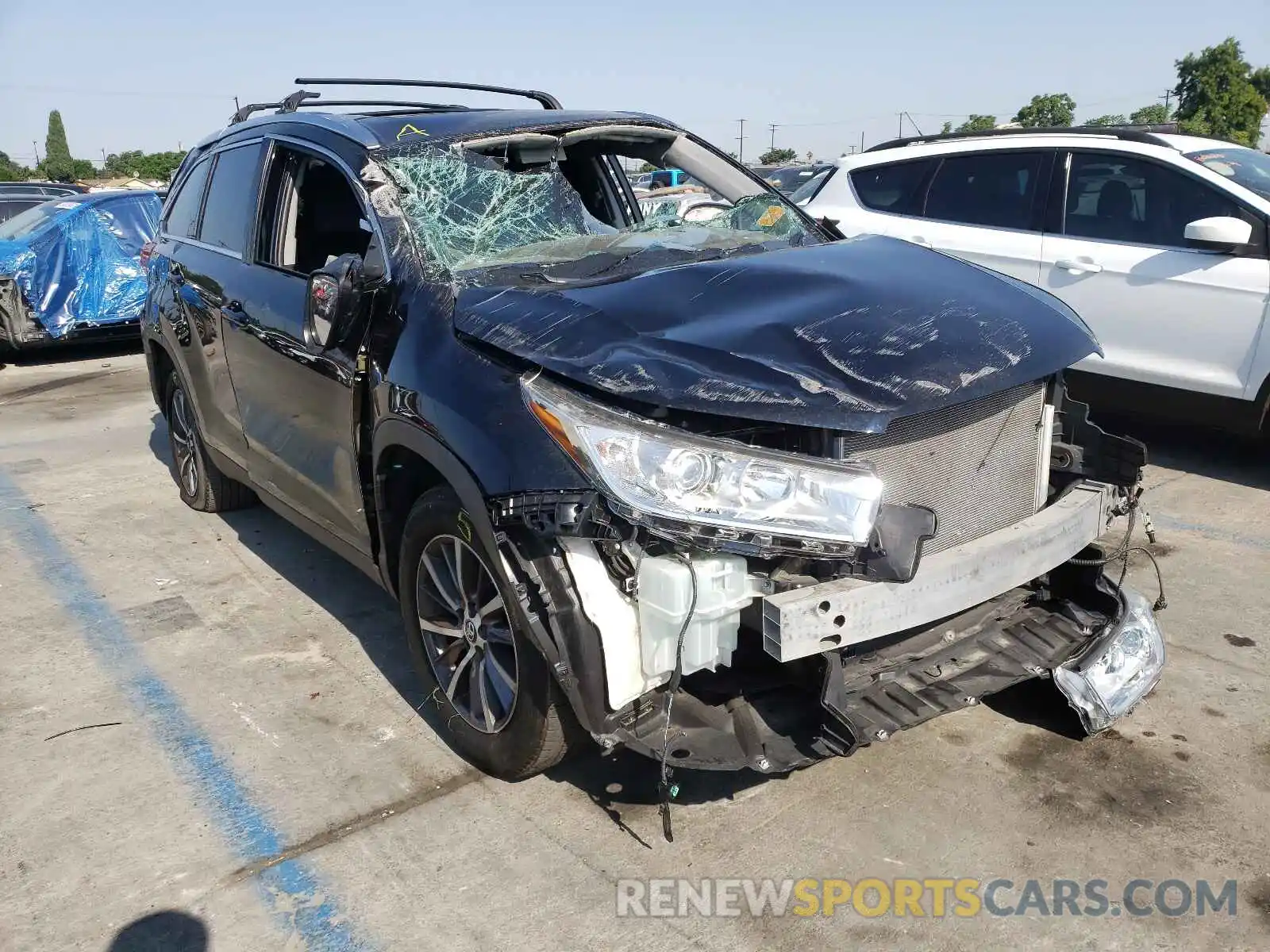 1 Photograph of a damaged car 5TDKZRFH5KS555400 TOYOTA HIGHLANDER 2019