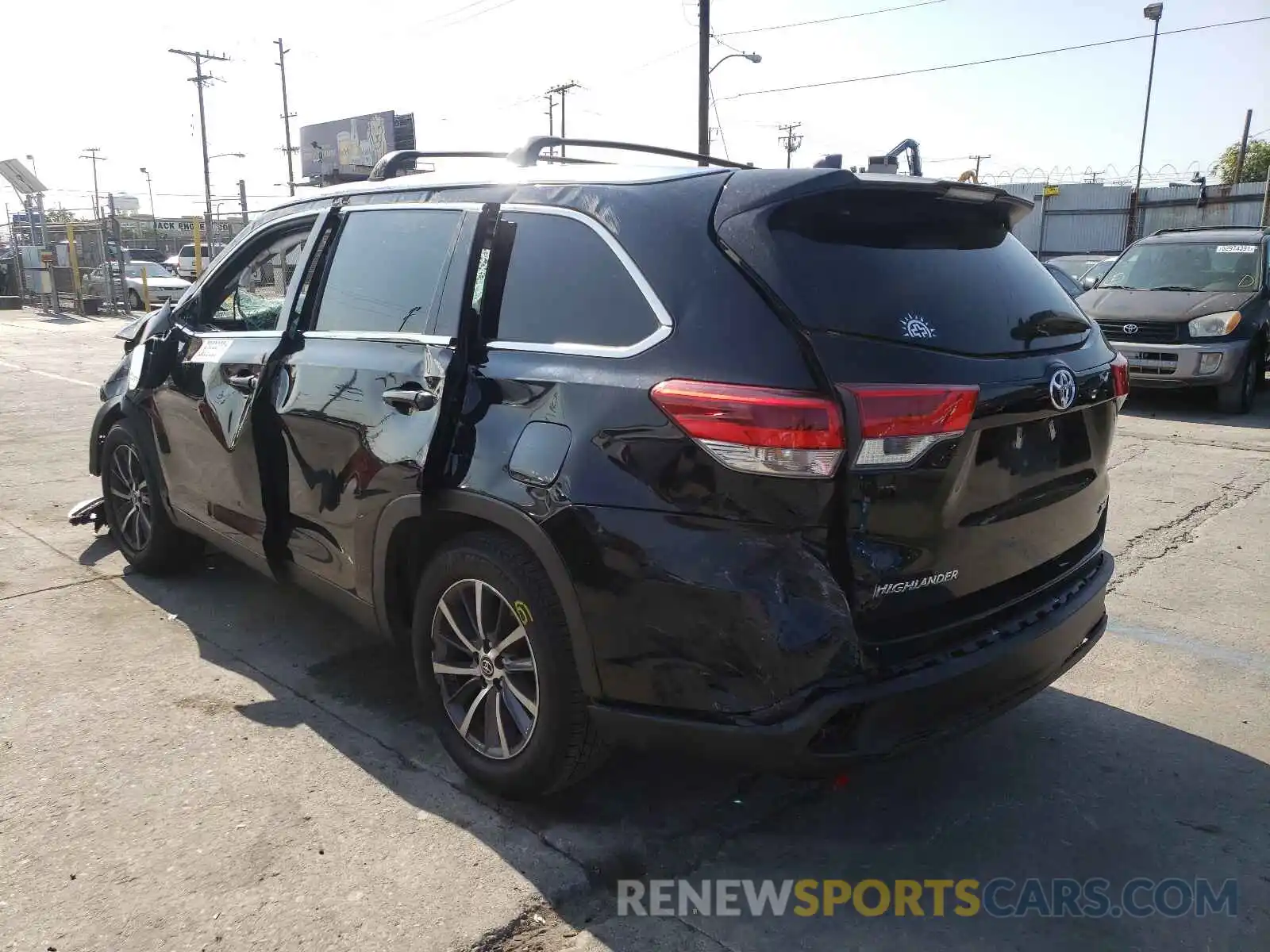 3 Photograph of a damaged car 5TDKZRFH5KS555400 TOYOTA HIGHLANDER 2019