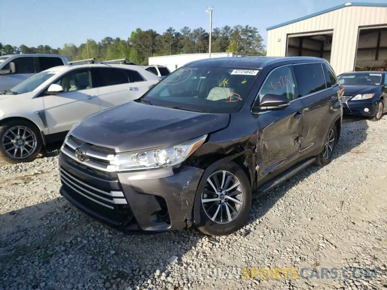 2 Photograph of a damaged car 5TDKZRFH5KS555476 TOYOTA HIGHLANDER 2019