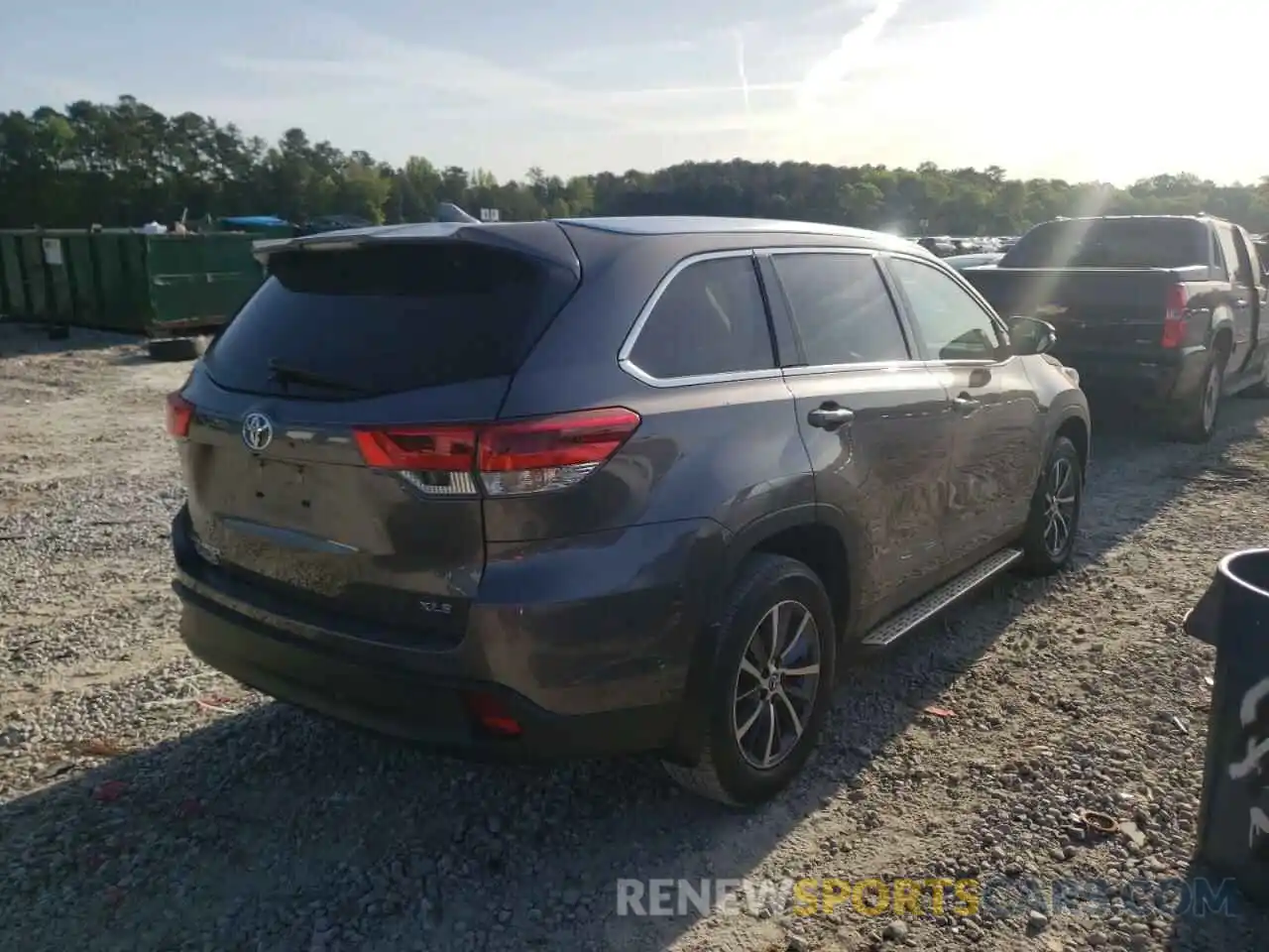 4 Photograph of a damaged car 5TDKZRFH5KS555476 TOYOTA HIGHLANDER 2019