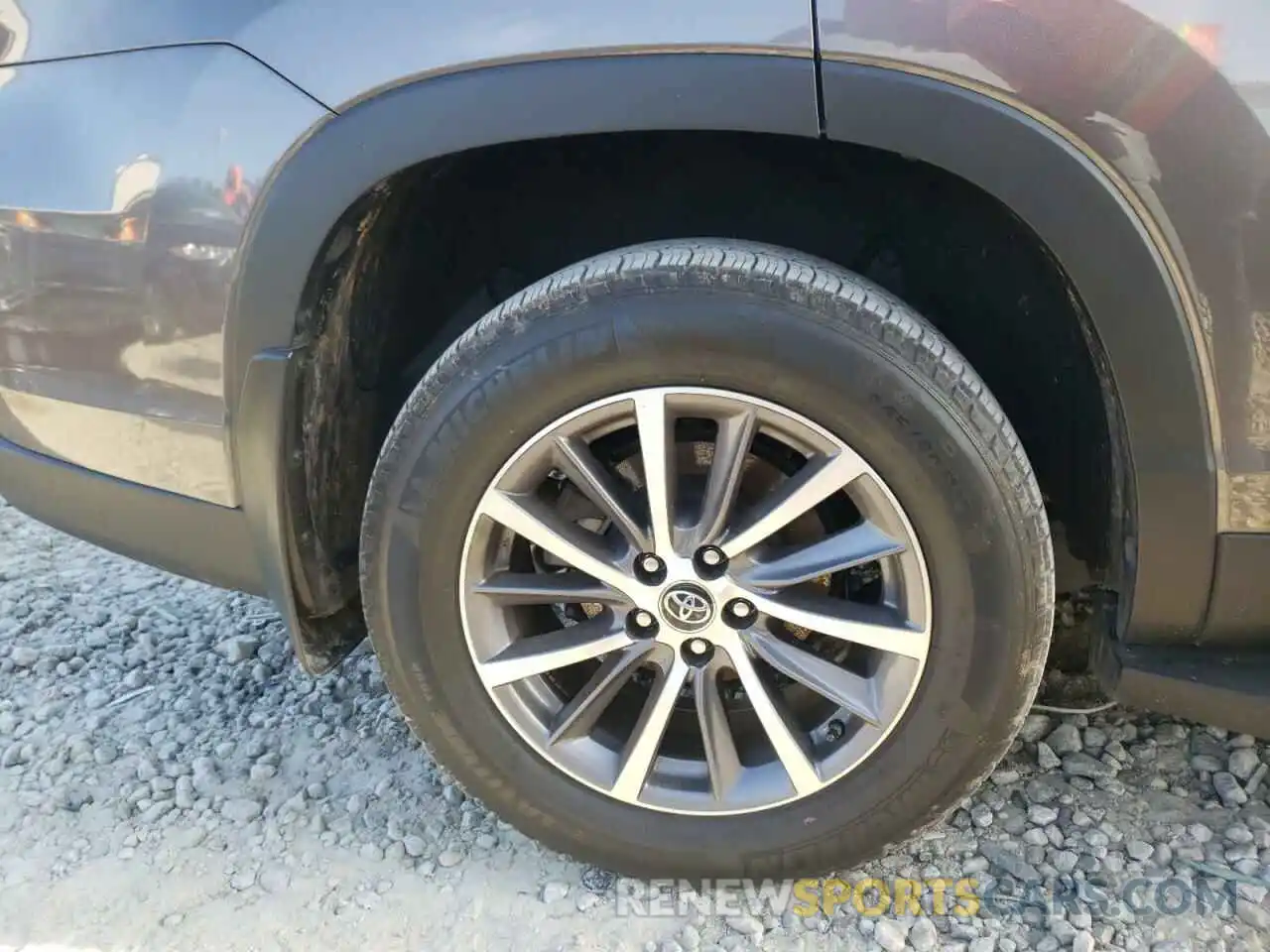 9 Photograph of a damaged car 5TDKZRFH5KS555476 TOYOTA HIGHLANDER 2019