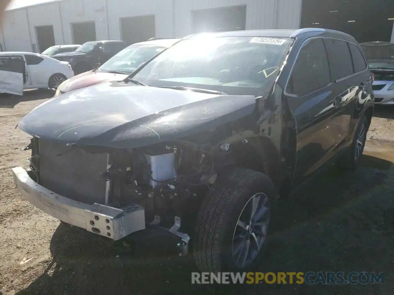 2 Photograph of a damaged car 5TDKZRFH5KS556241 TOYOTA HIGHLANDER 2019