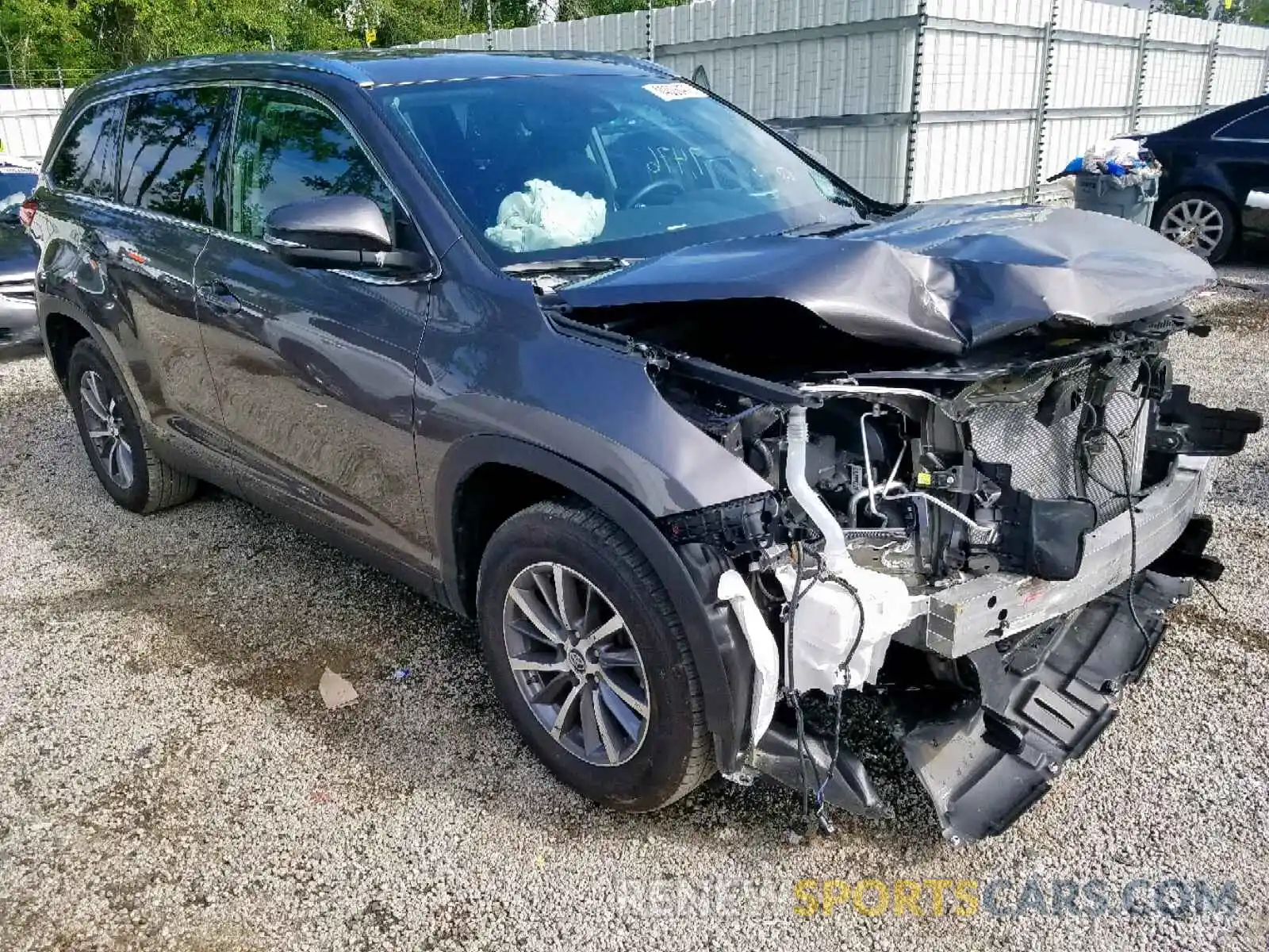 1 Photograph of a damaged car 5TDKZRFH5KS556269 TOYOTA HIGHLANDER 2019