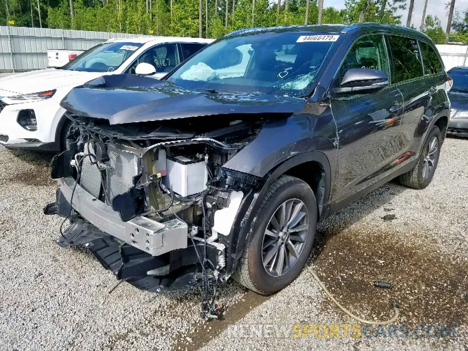 2 Photograph of a damaged car 5TDKZRFH5KS556269 TOYOTA HIGHLANDER 2019