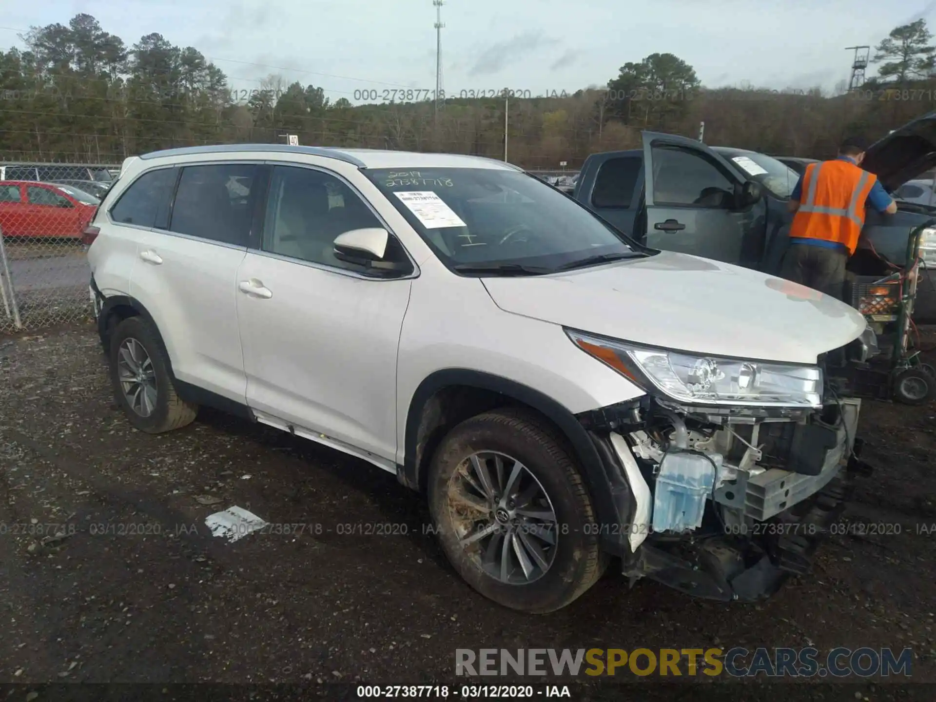 1 Photograph of a damaged car 5TDKZRFH5KS557857 TOYOTA HIGHLANDER 2019