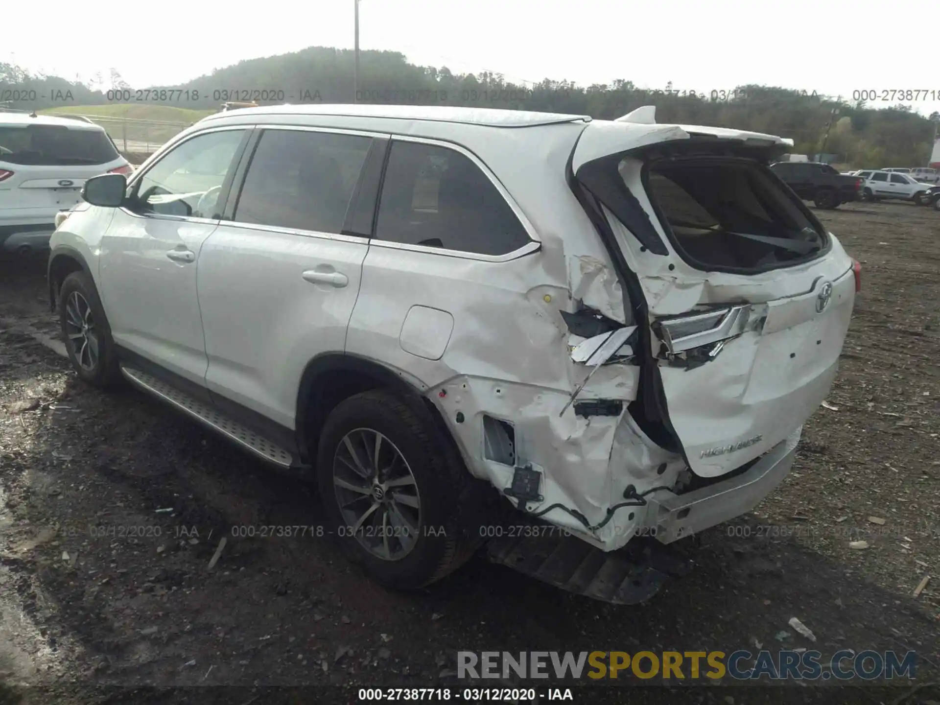 3 Photograph of a damaged car 5TDKZRFH5KS557857 TOYOTA HIGHLANDER 2019