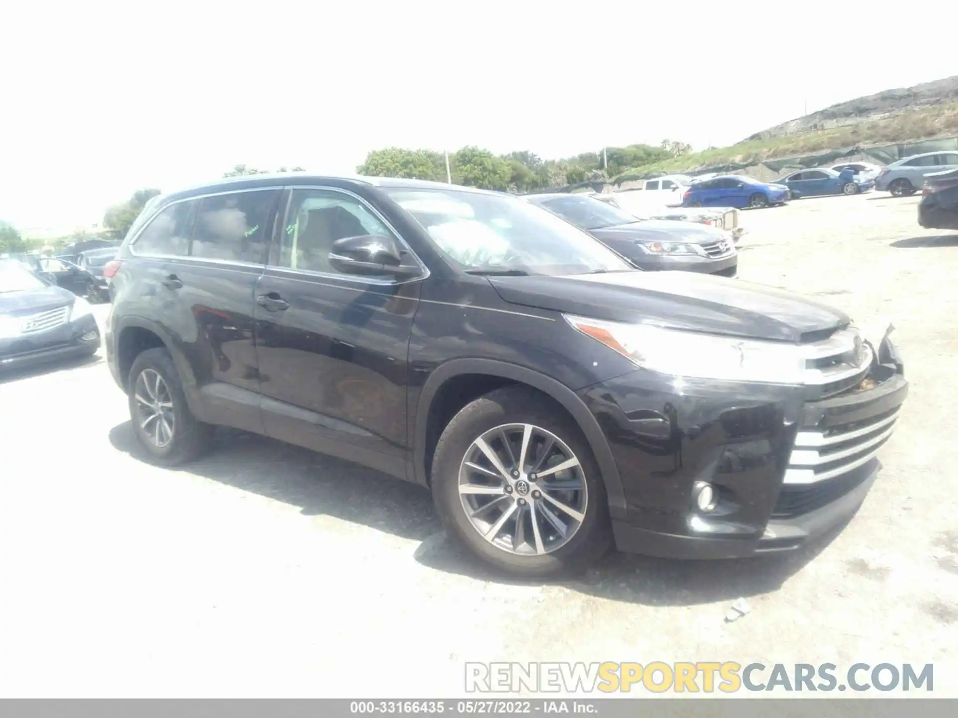 1 Photograph of a damaged car 5TDKZRFH5KS557972 TOYOTA HIGHLANDER 2019