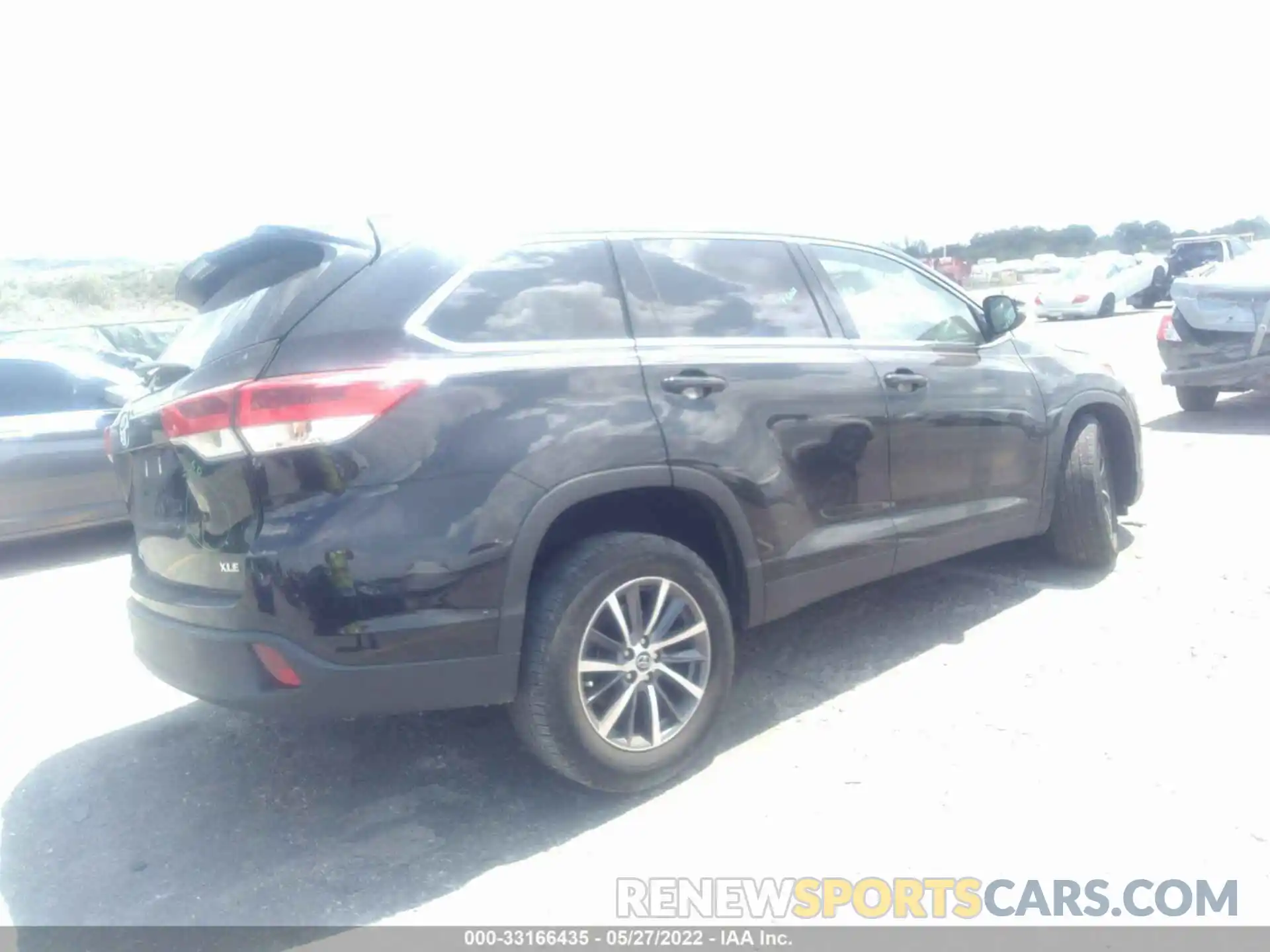 4 Photograph of a damaged car 5TDKZRFH5KS557972 TOYOTA HIGHLANDER 2019