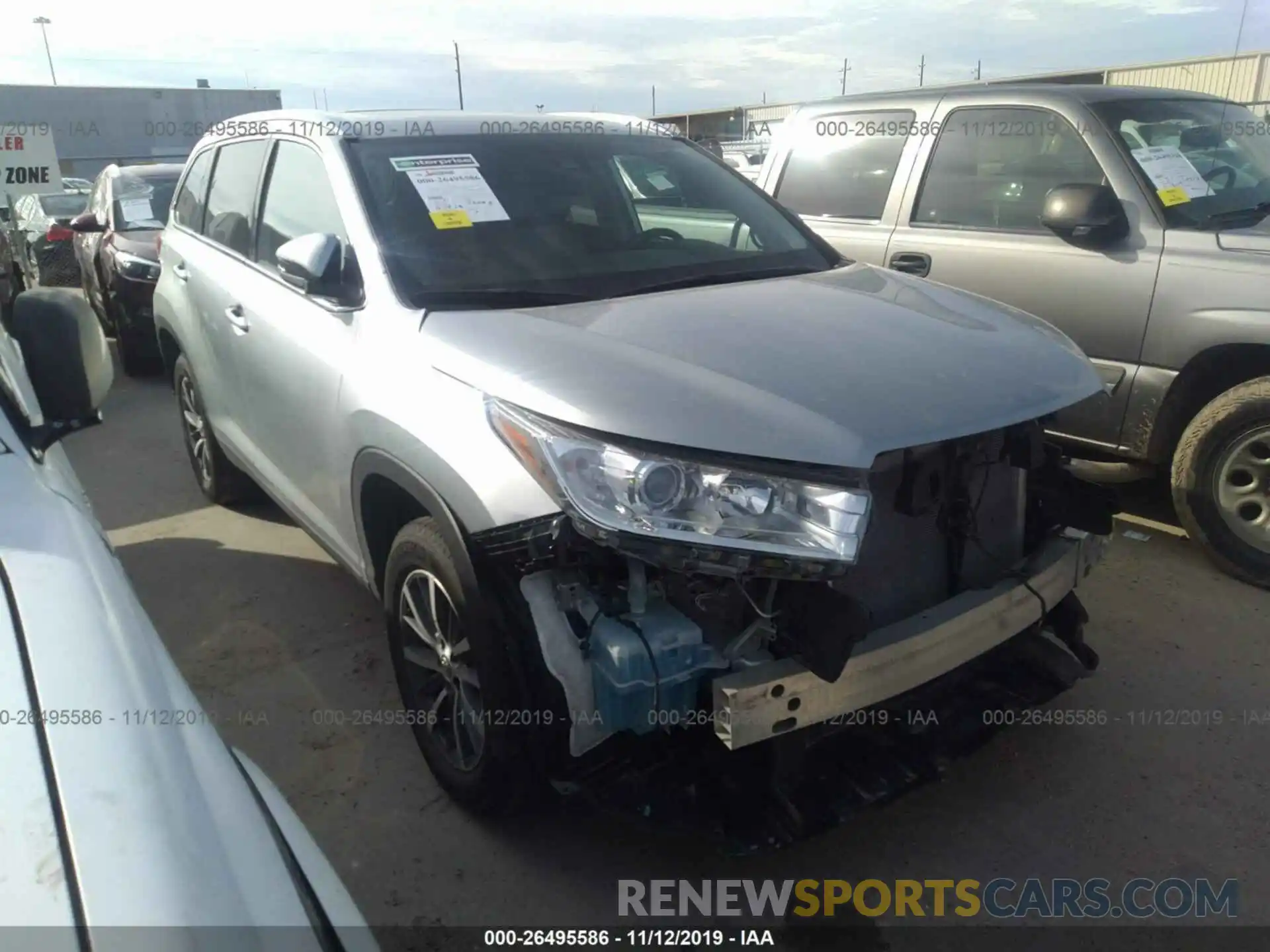 1 Photograph of a damaged car 5TDKZRFH5KS558118 TOYOTA HIGHLANDER 2019