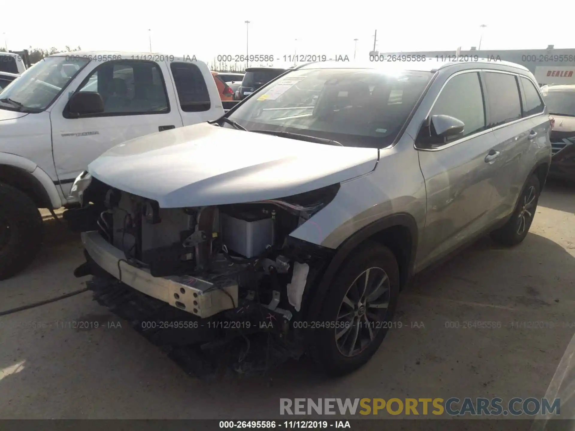 2 Photograph of a damaged car 5TDKZRFH5KS558118 TOYOTA HIGHLANDER 2019