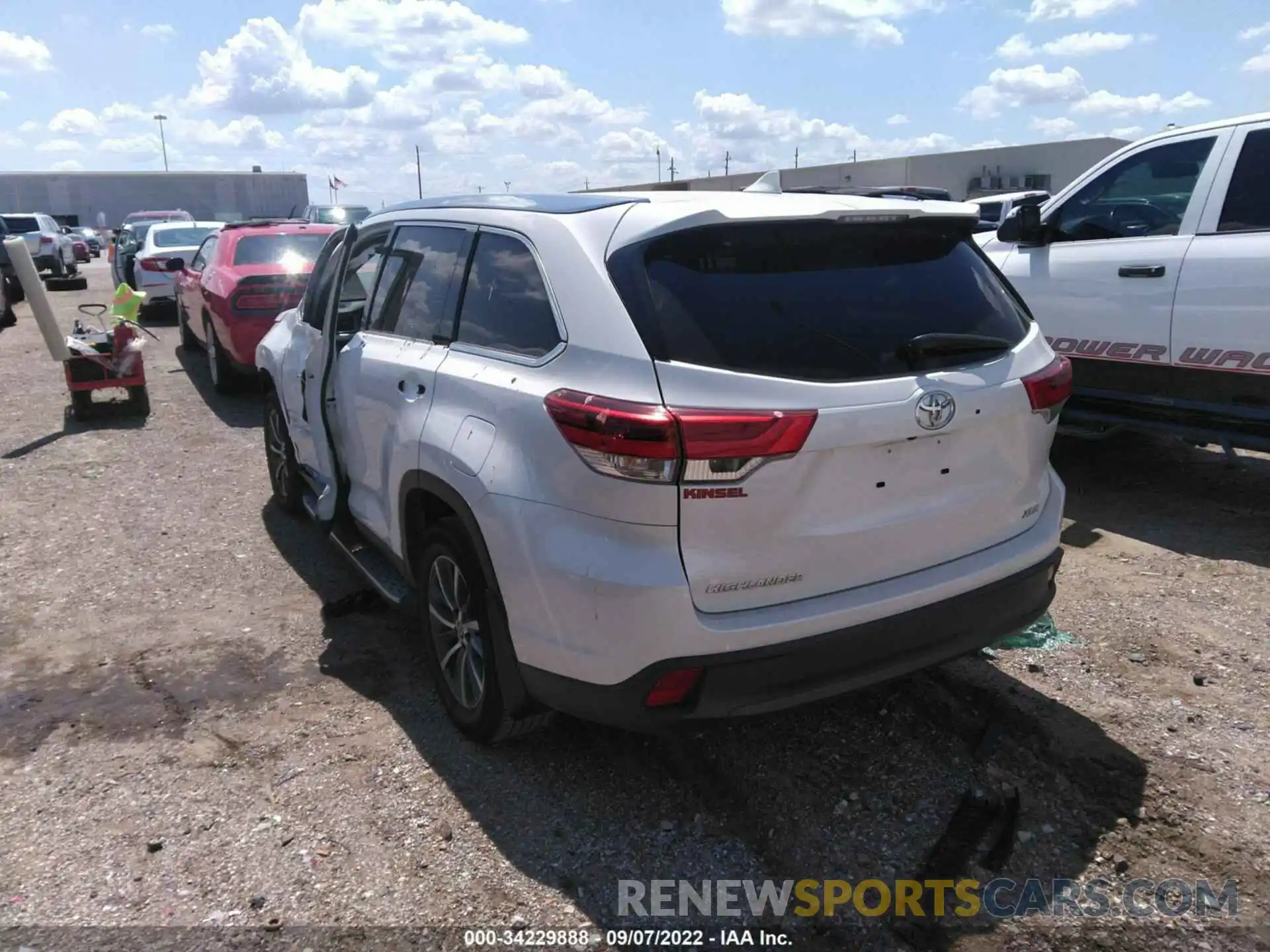 3 Фотография поврежденного автомобиля 5TDKZRFH5KS558572 TOYOTA HIGHLANDER 2019