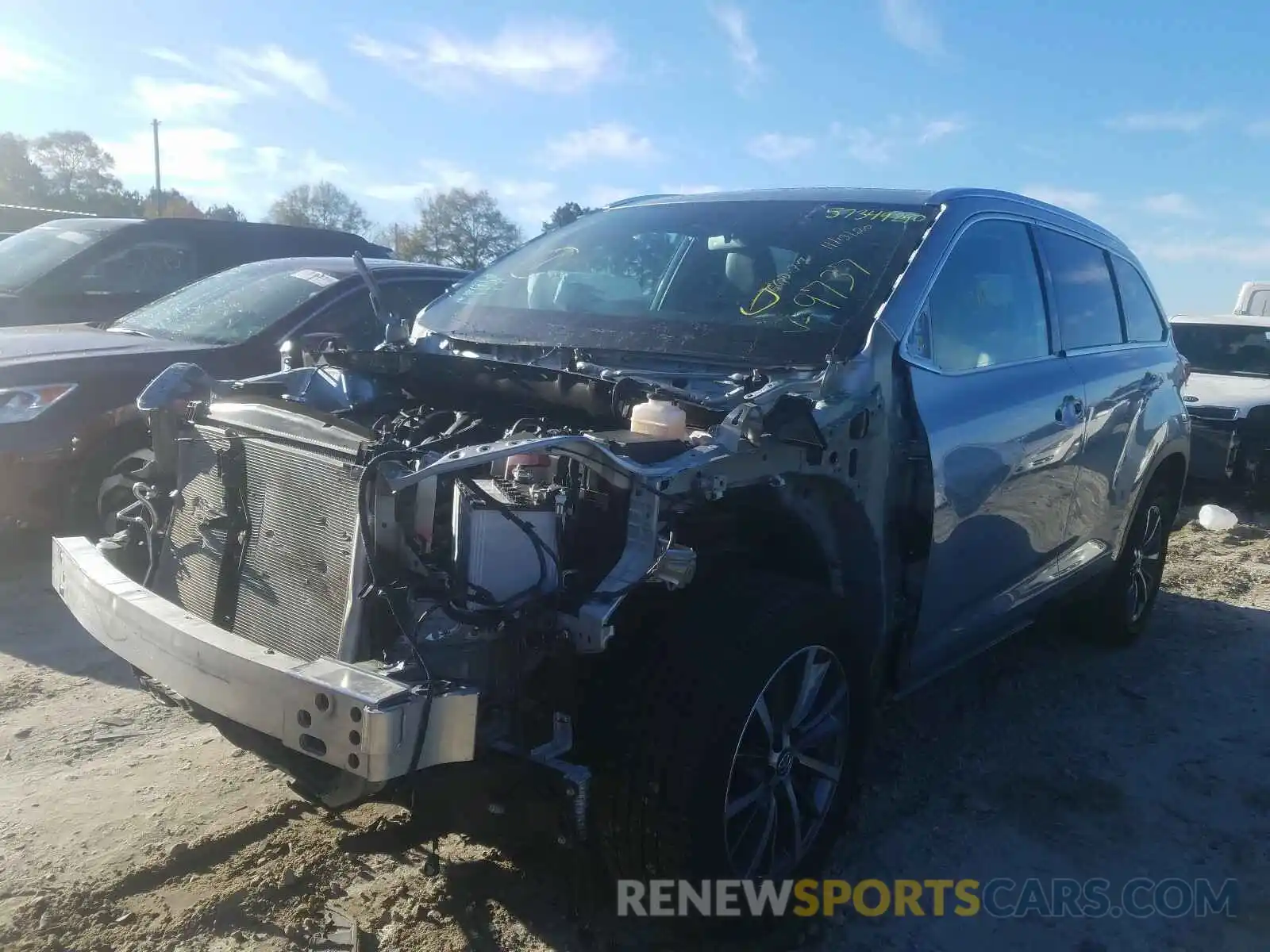 2 Photograph of a damaged car 5TDKZRFH5KS559737 TOYOTA HIGHLANDER 2019