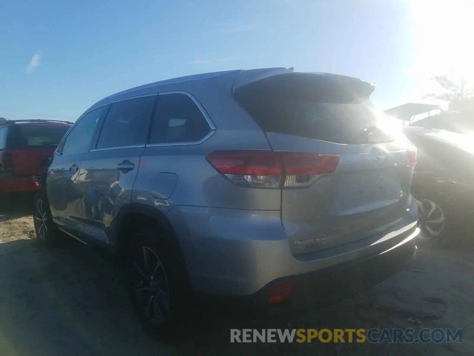 3 Photograph of a damaged car 5TDKZRFH5KS559737 TOYOTA HIGHLANDER 2019