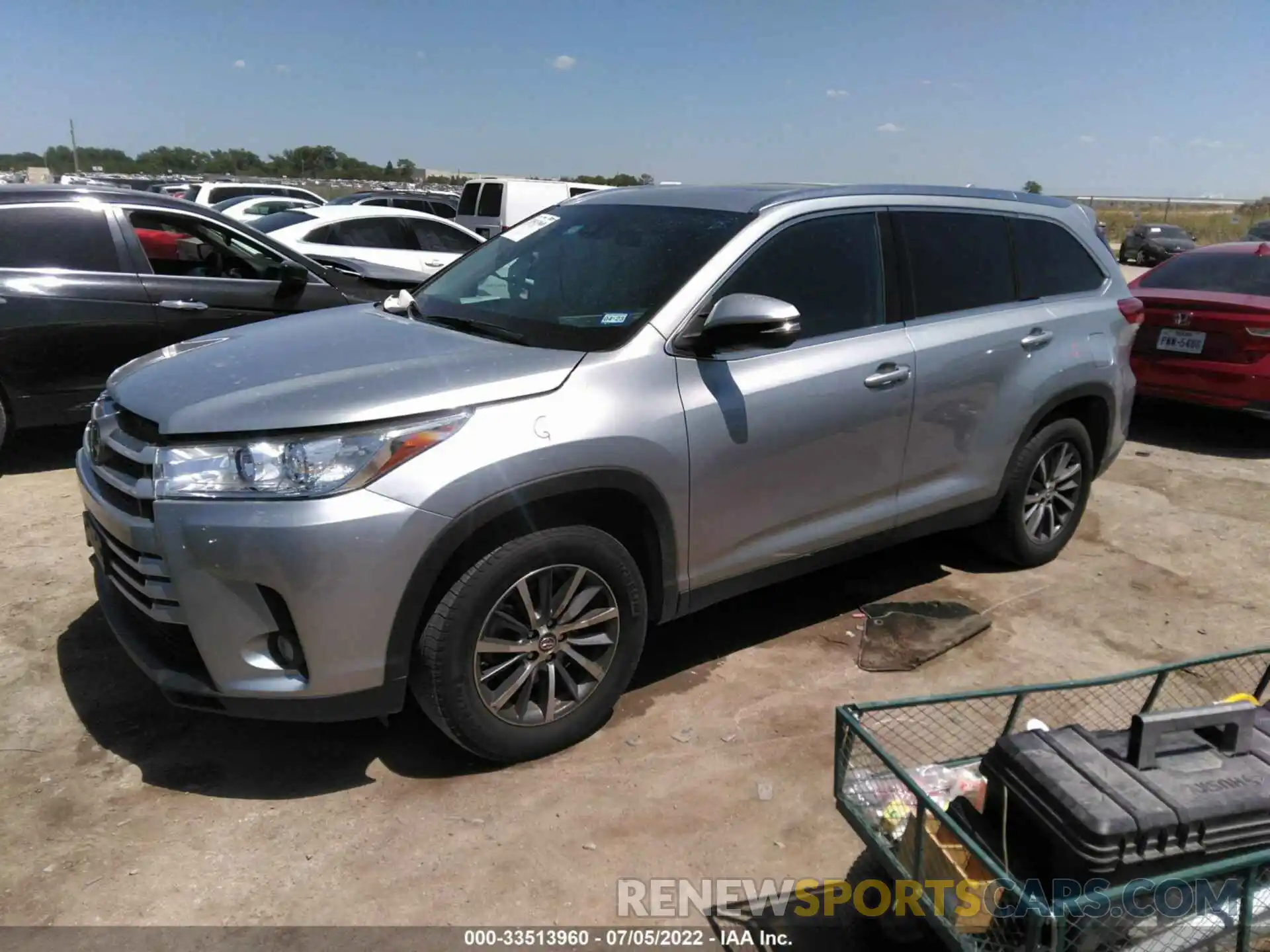 2 Photograph of a damaged car 5TDKZRFH5KS559754 TOYOTA HIGHLANDER 2019