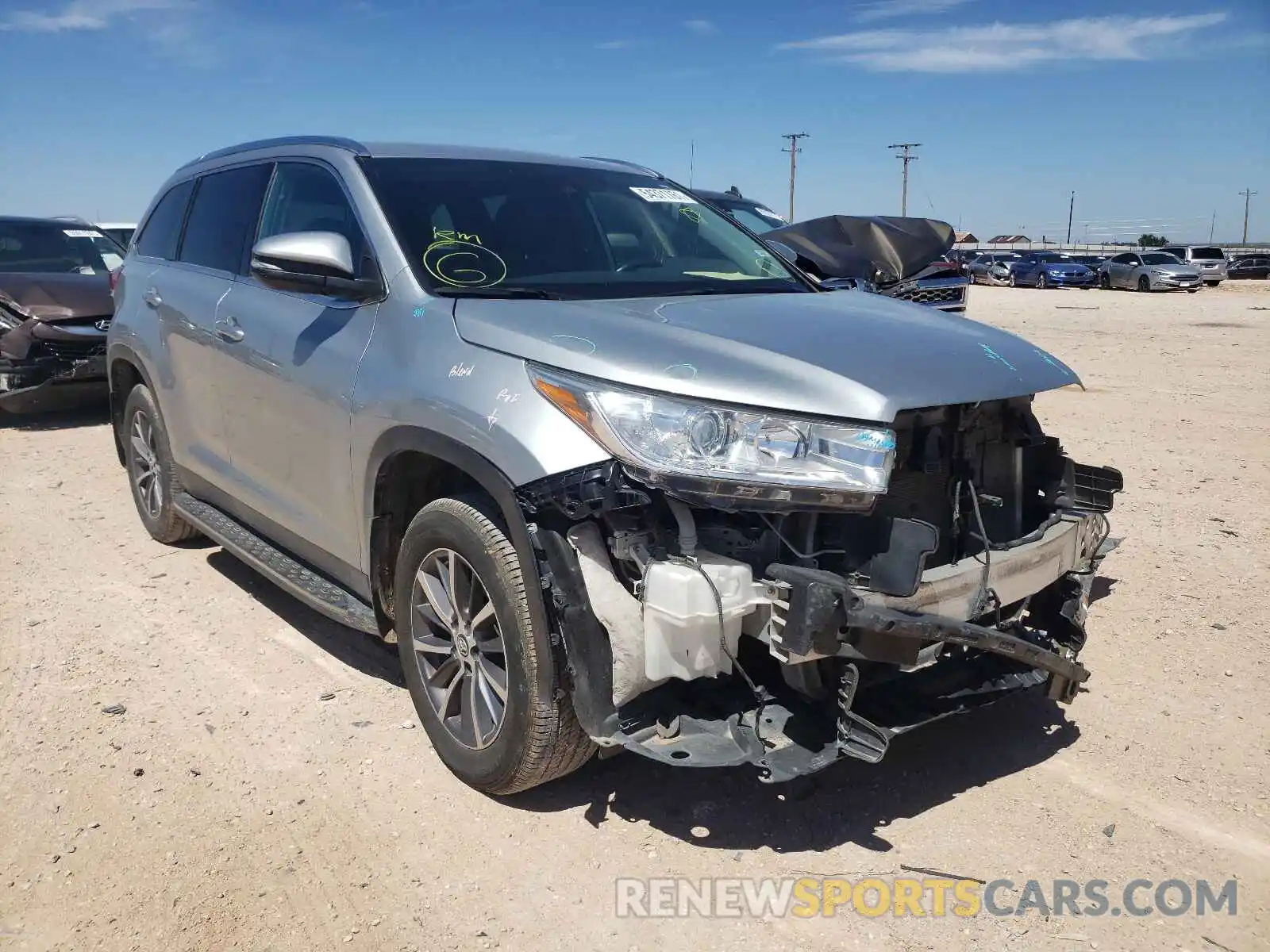 1 Photograph of a damaged car 5TDKZRFH5KS561665 TOYOTA HIGHLANDER 2019