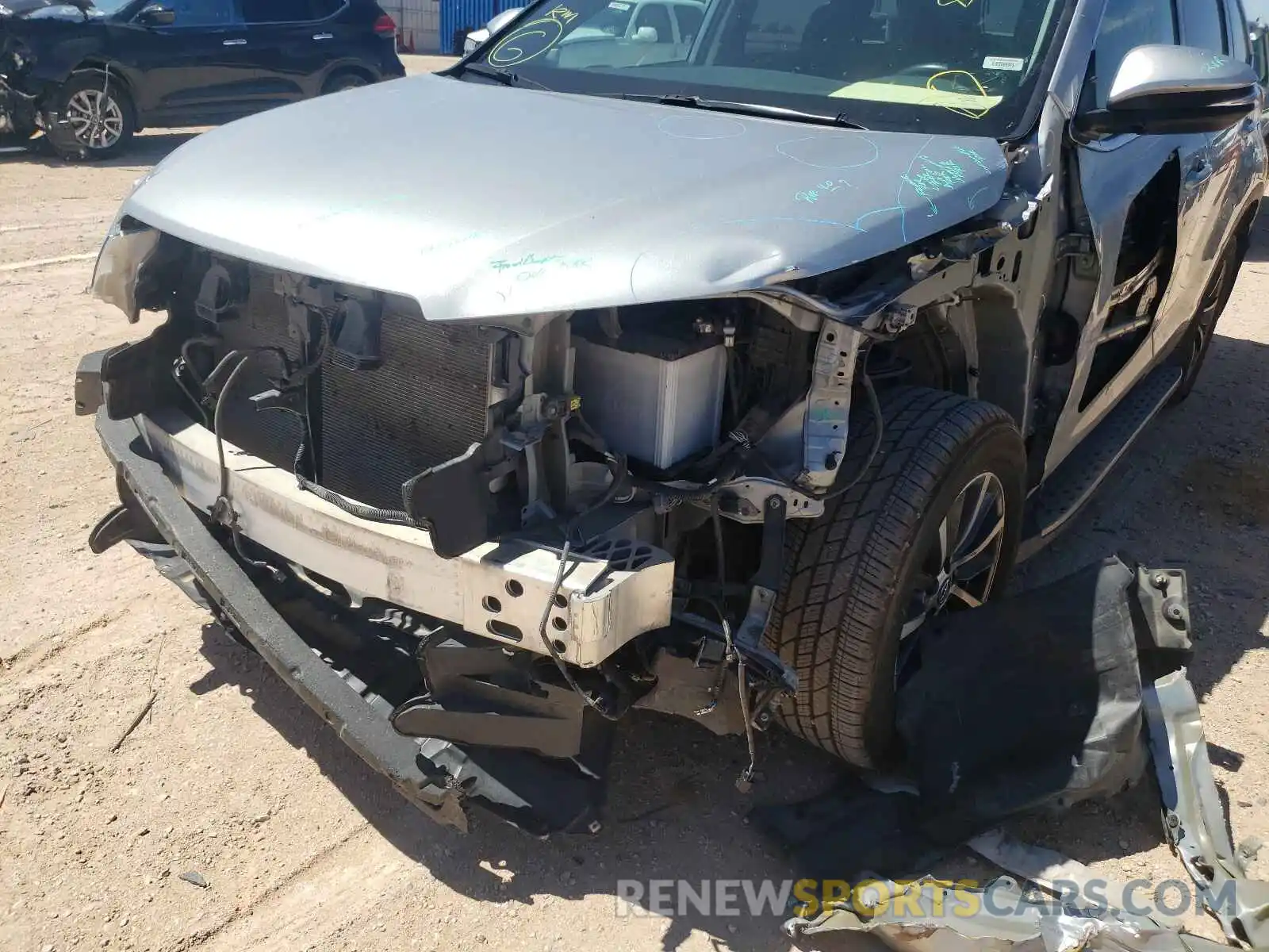 9 Photograph of a damaged car 5TDKZRFH5KS561665 TOYOTA HIGHLANDER 2019