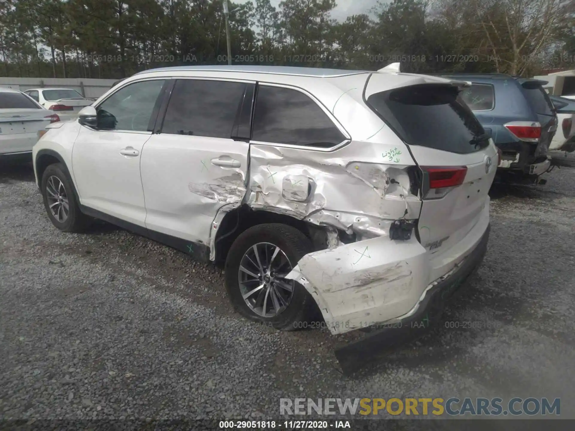 3 Photograph of a damaged car 5TDKZRFH5KS563481 TOYOTA HIGHLANDER 2019