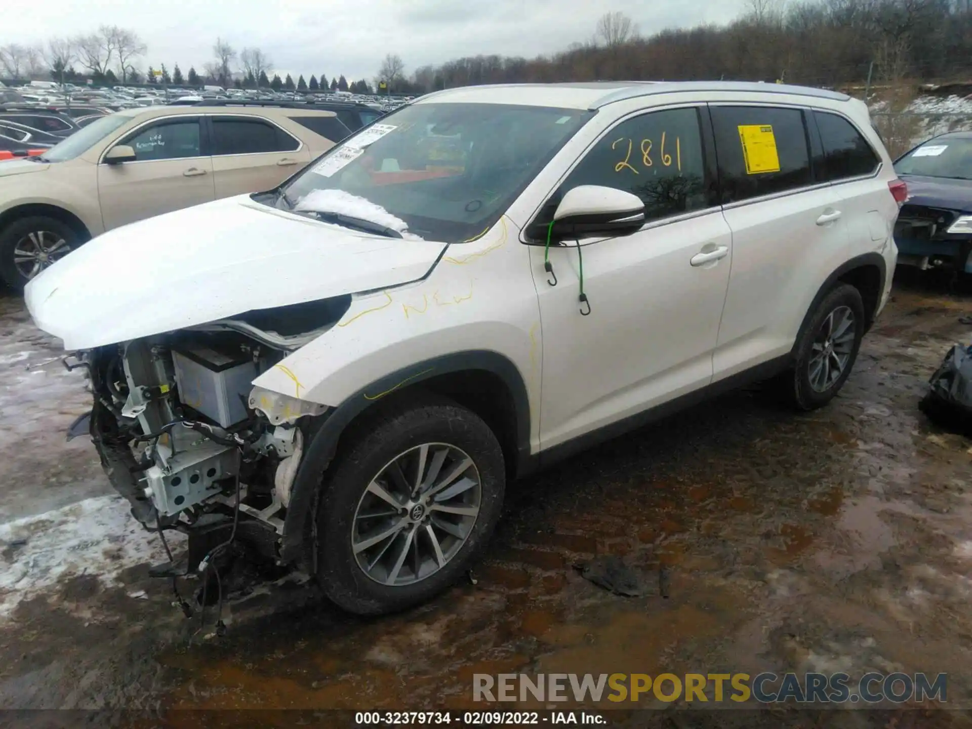 2 Photograph of a damaged car 5TDKZRFH5KS564579 TOYOTA HIGHLANDER 2019